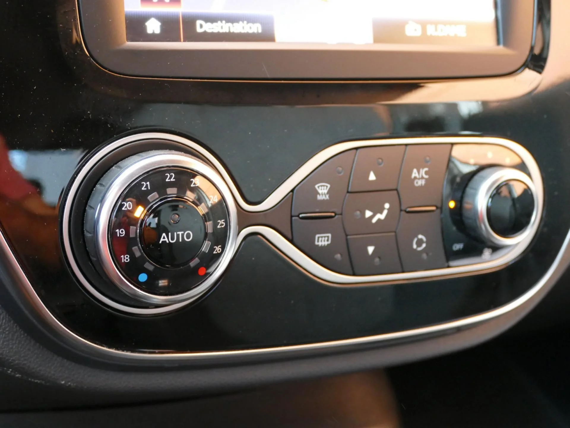 RENAULT CAPTUR - Miniature 13 sur 32 - Cliquer pour voir cette photo