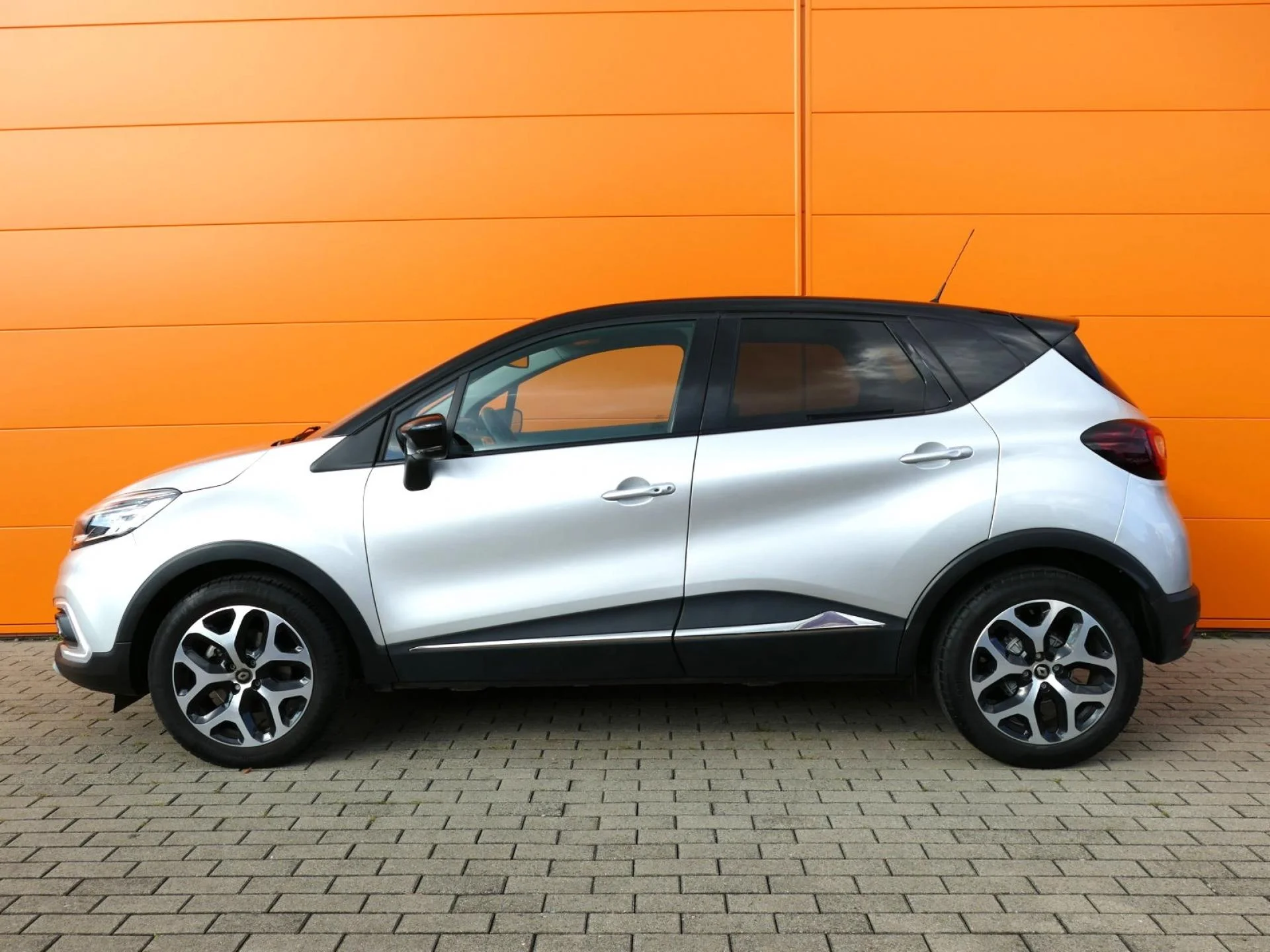 RENAULT CAPTUR - Miniature 3 sur 32 - Cliquer pour voir cette photo