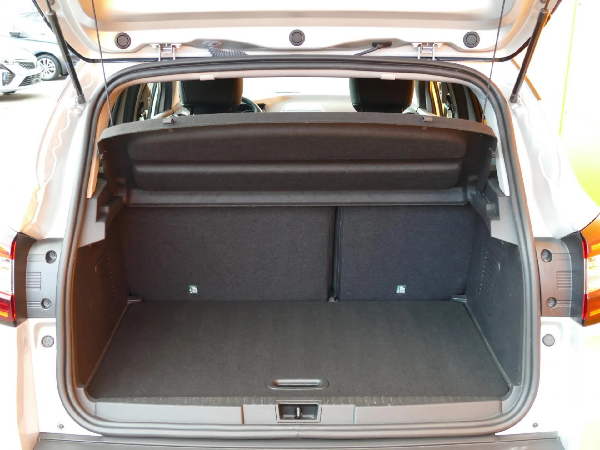RENAULT CAPTUR - Miniature 8 sur 32 - Cliquer pour voir cette photo