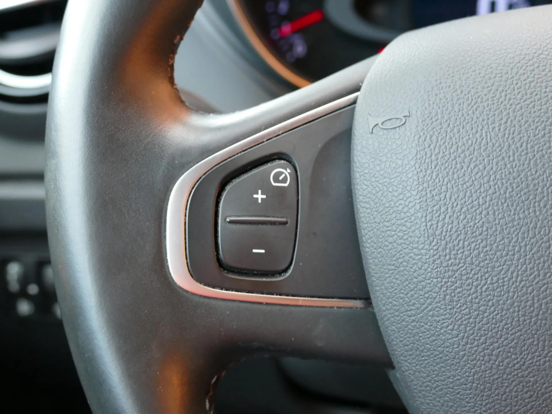 RENAULT CAPTUR - Miniature 16 sur 32 - Cliquer pour voir cette photo