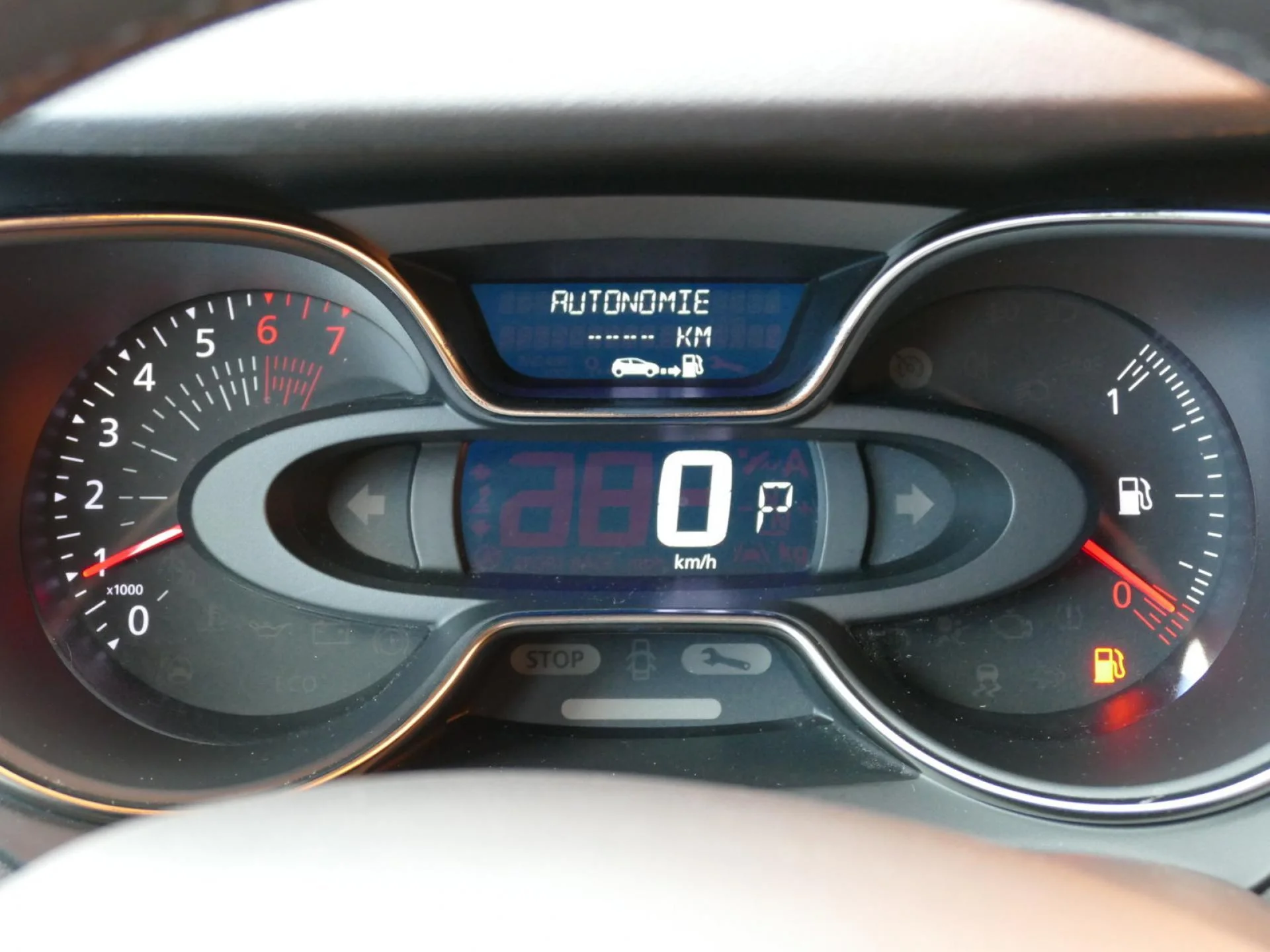 RENAULT CAPTUR - Miniature 15 sur 32 - Cliquer pour voir cette photo
