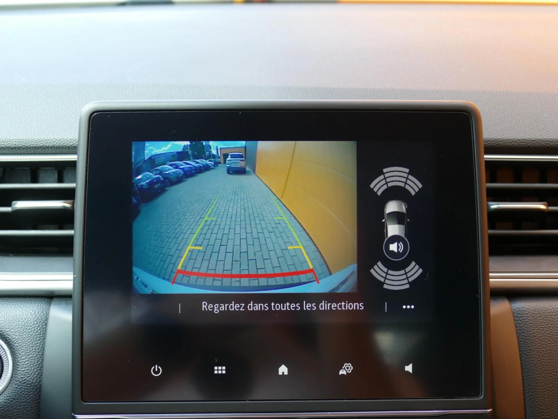 RENAULT CAPTUR - Miniature 10 sur 36 - Cliquer pour voir cette photo