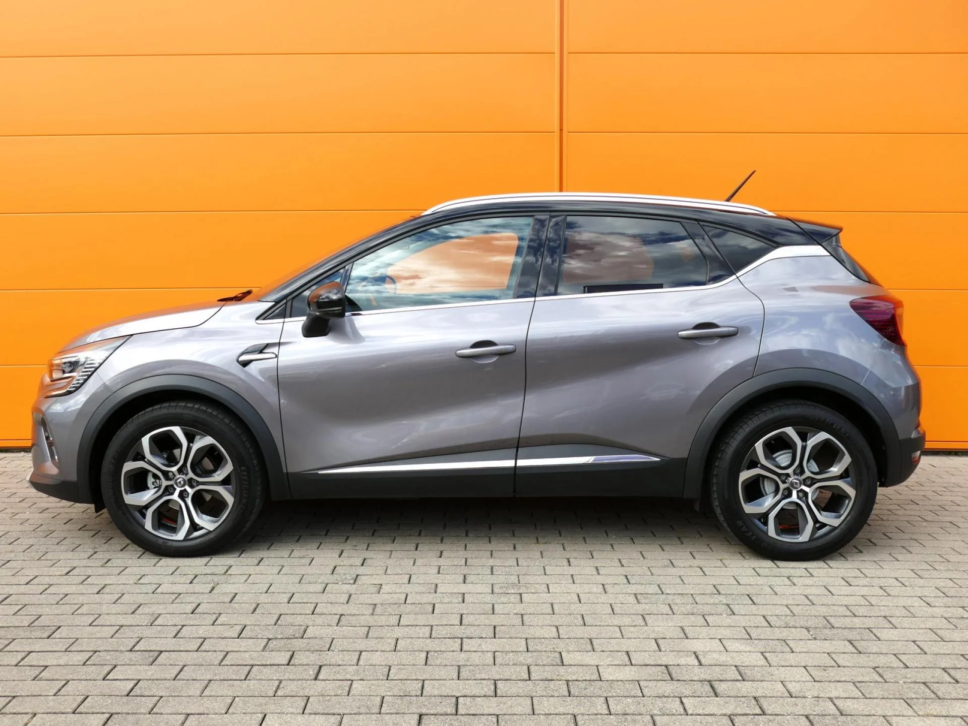RENAULT CAPTUR - Miniature 3 sur 36 - Cliquer pour voir cette photo