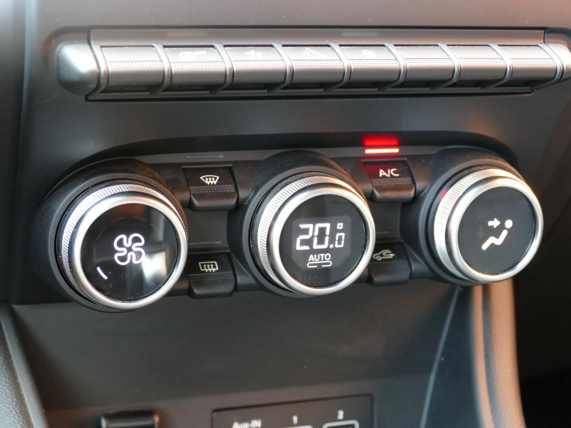 RENAULT CAPTUR - Miniature 14 sur 36 - Cliquer pour voir cette photo