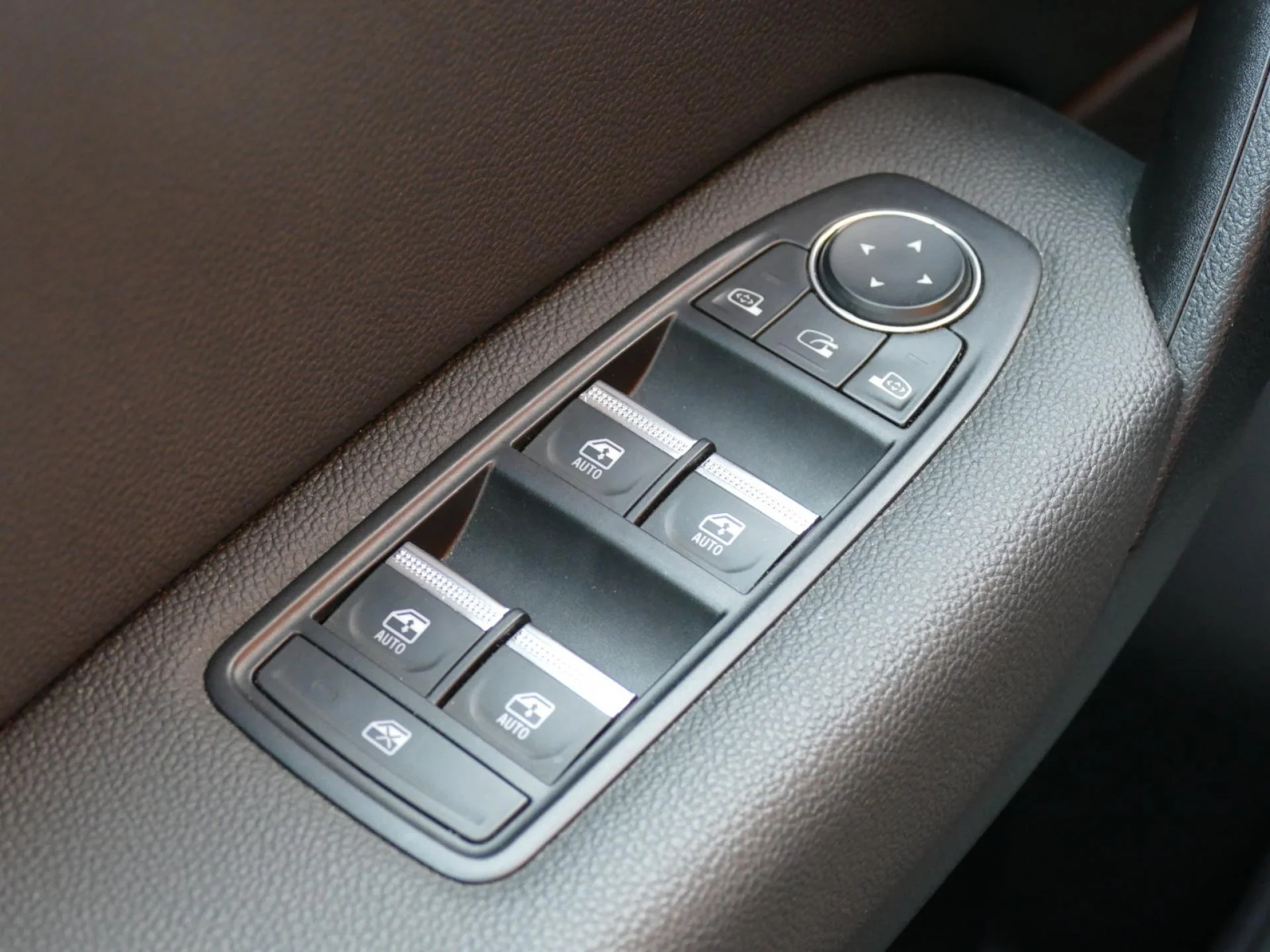 RENAULT CAPTUR - Miniature 27 sur 36 - Cliquer pour voir cette photo