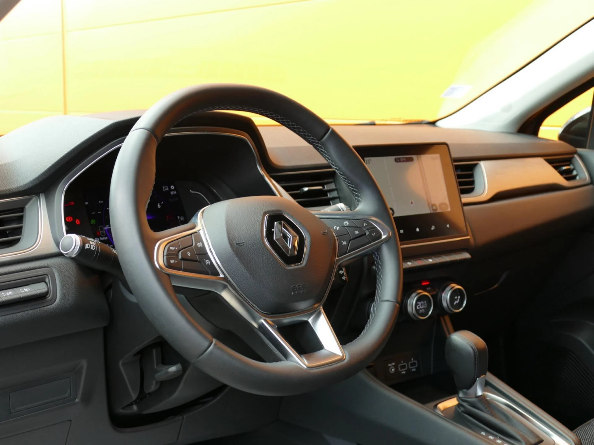 RENAULT CAPTUR - Miniature 15 sur 36 - Cliquer pour voir cette photo
