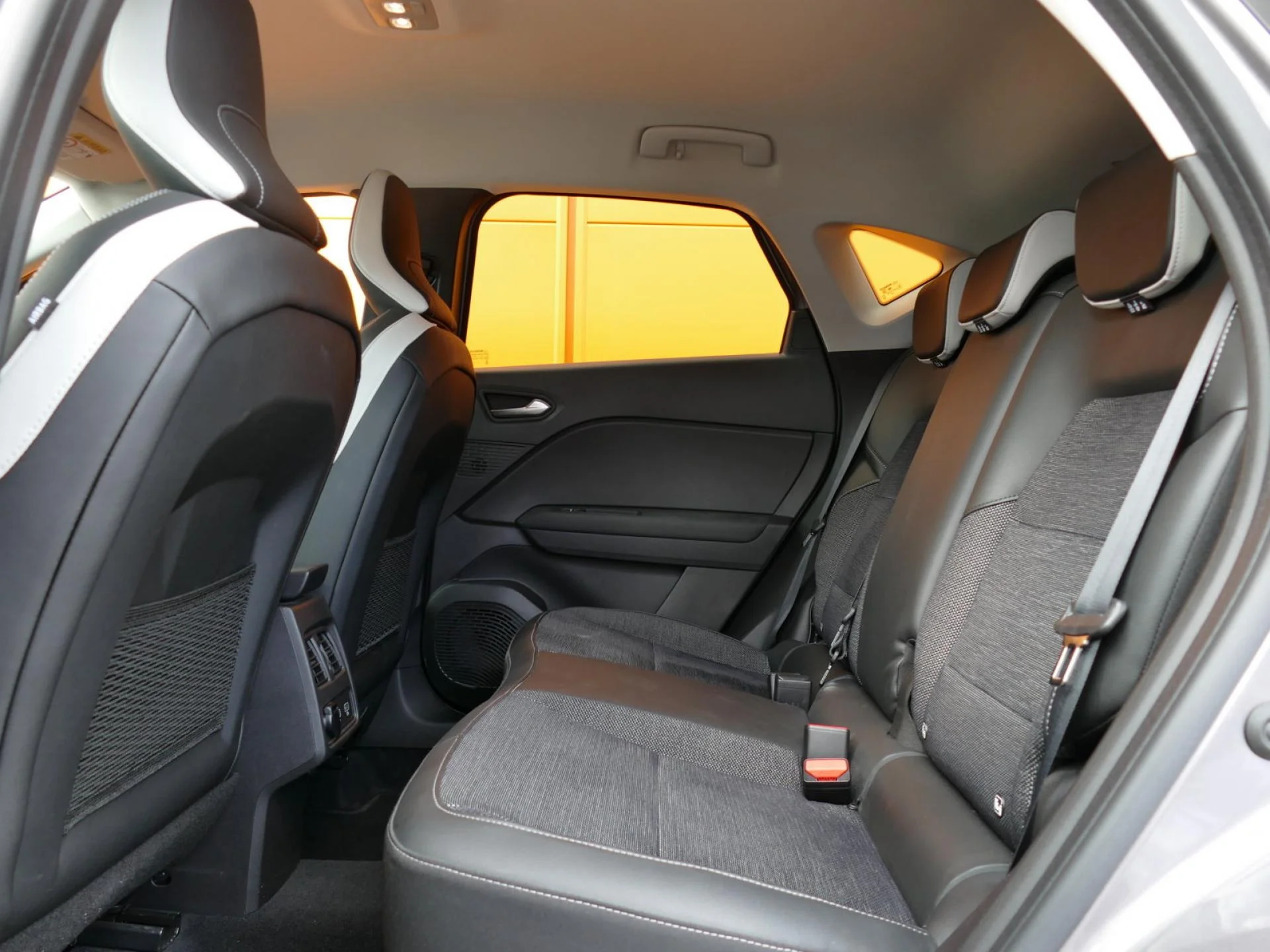 RENAULT CAPTUR - Miniature 7 sur 36 - Cliquer pour voir cette photo