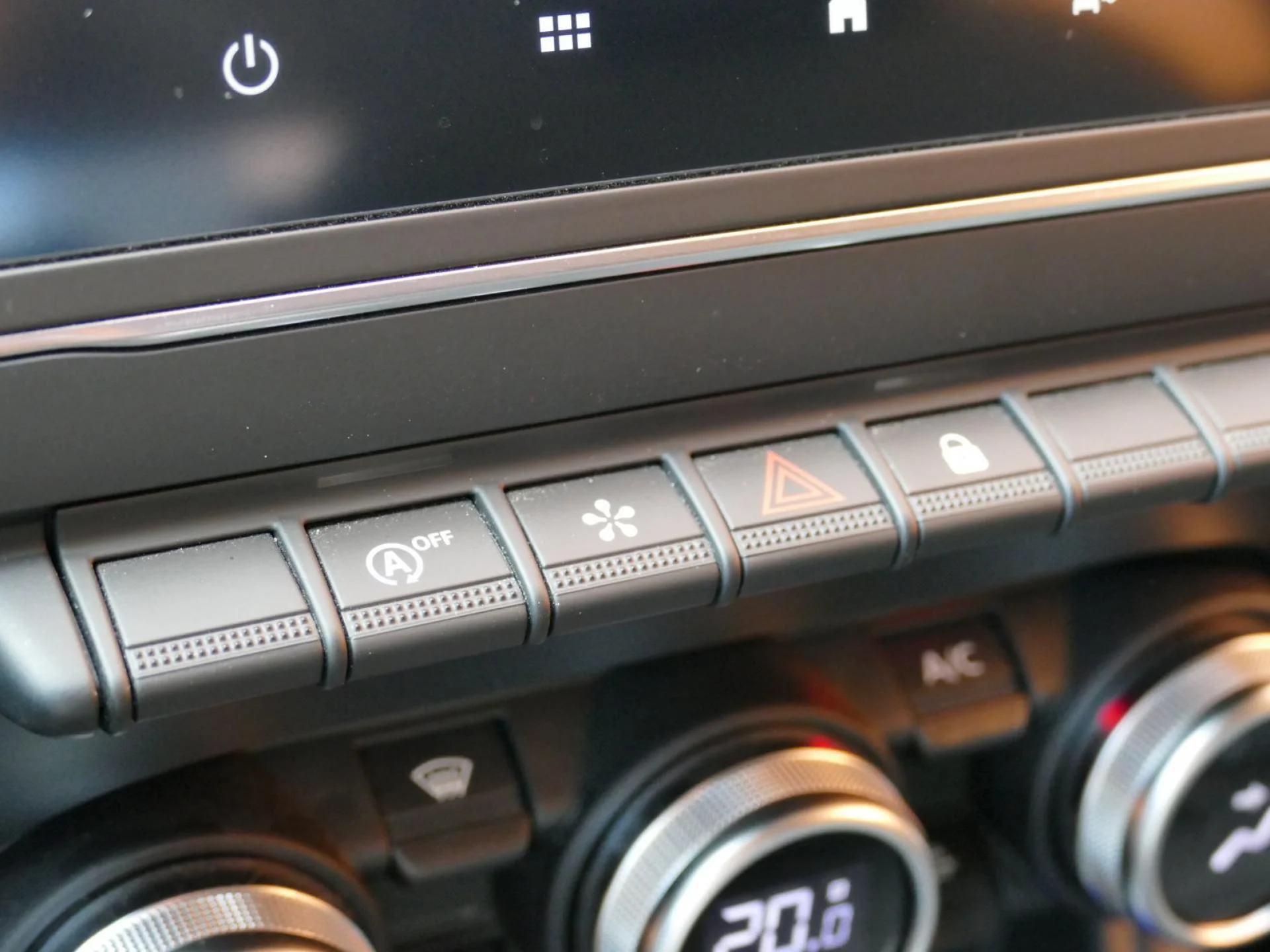 RENAULT CAPTUR - Miniature 18 sur 36 - Cliquer pour voir cette photo