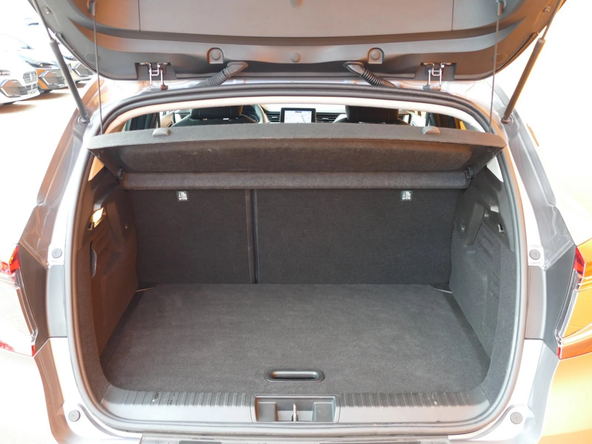 RENAULT CAPTUR - Miniature 9 sur 32 - Cliquer pour voir cette photo