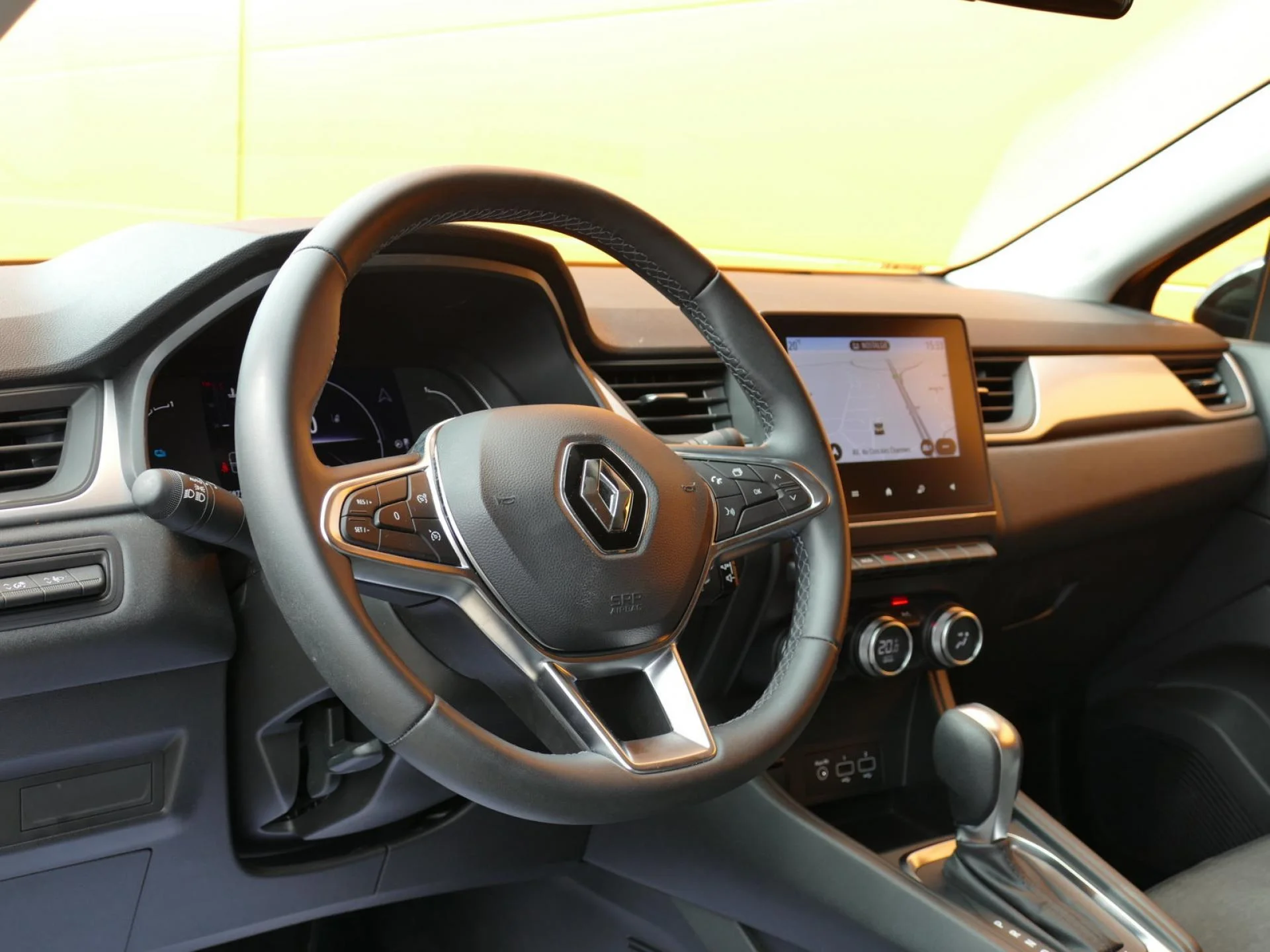 RENAULT CAPTUR - Miniature 16 sur 32 - Cliquer pour voir cette photo