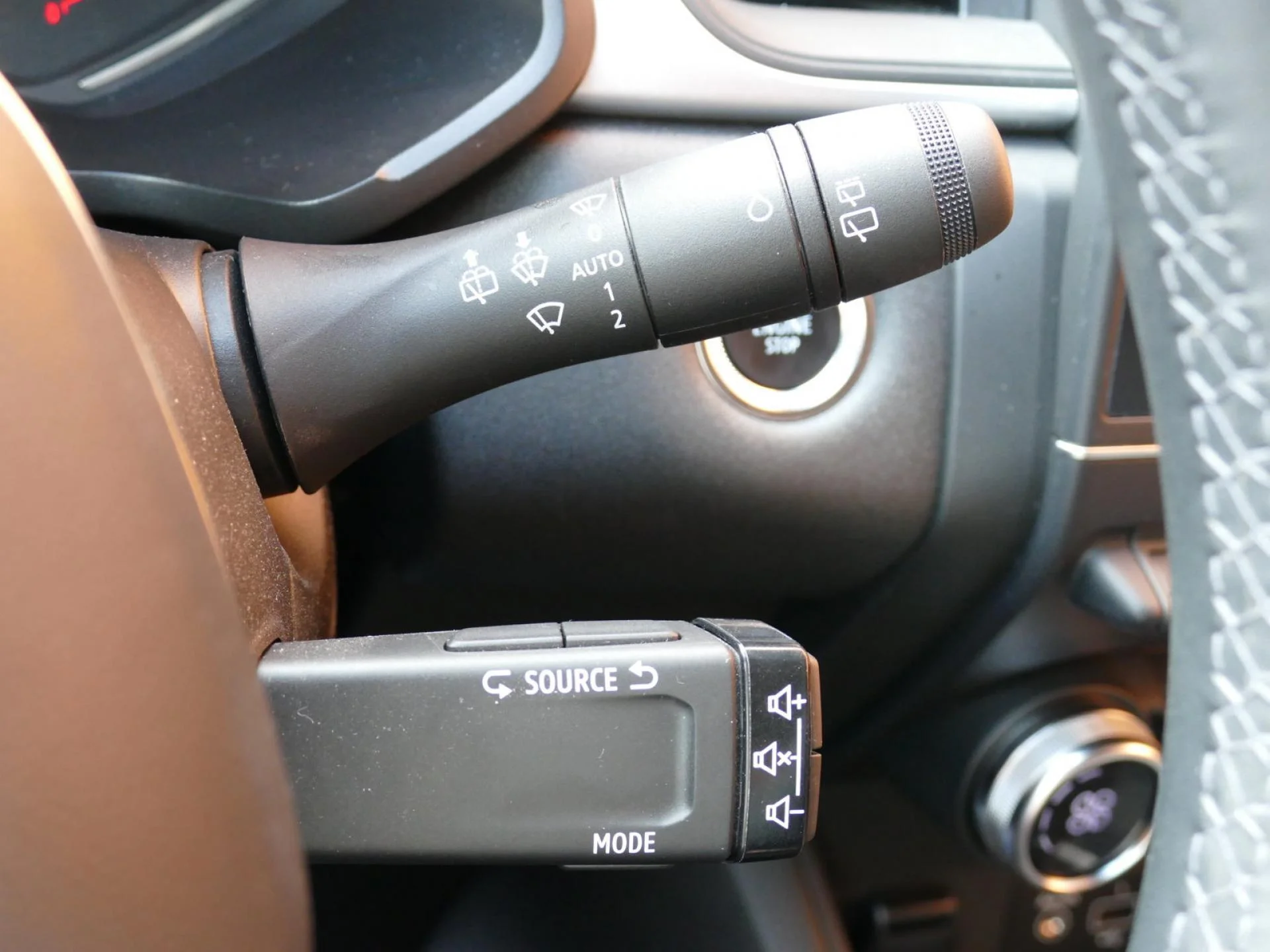 RENAULT CAPTUR - Miniature 25 sur 32 - Cliquer pour voir cette photo