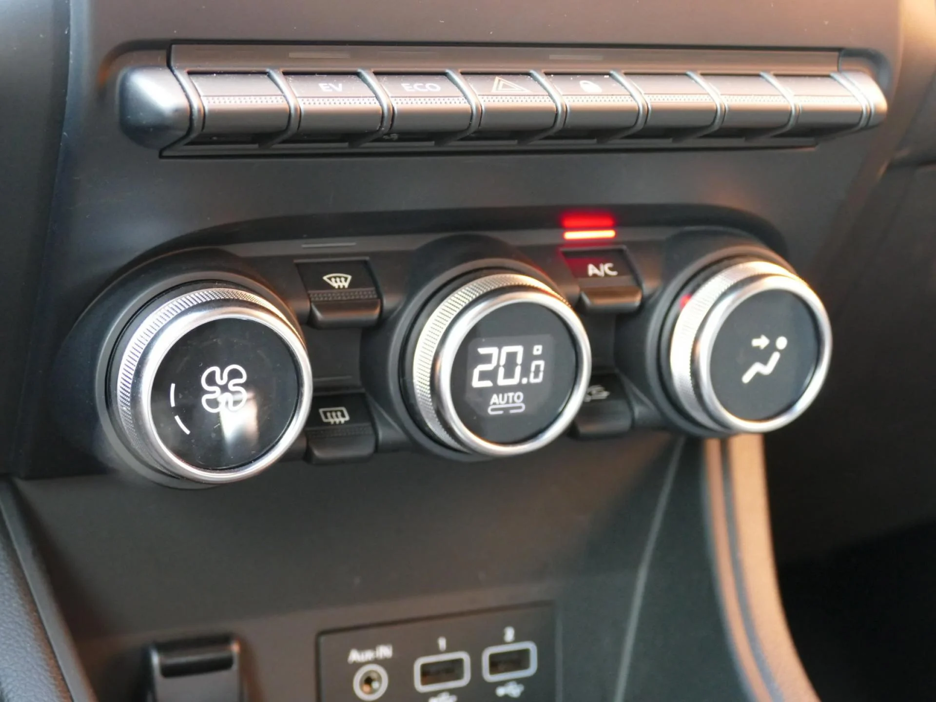RENAULT CAPTUR - Miniature 15 sur 32 - Cliquer pour voir cette photo
