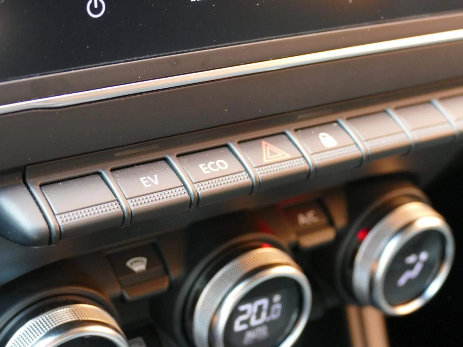 RENAULT CAPTUR - Miniature 21 sur 32 - Cliquer pour voir cette photo