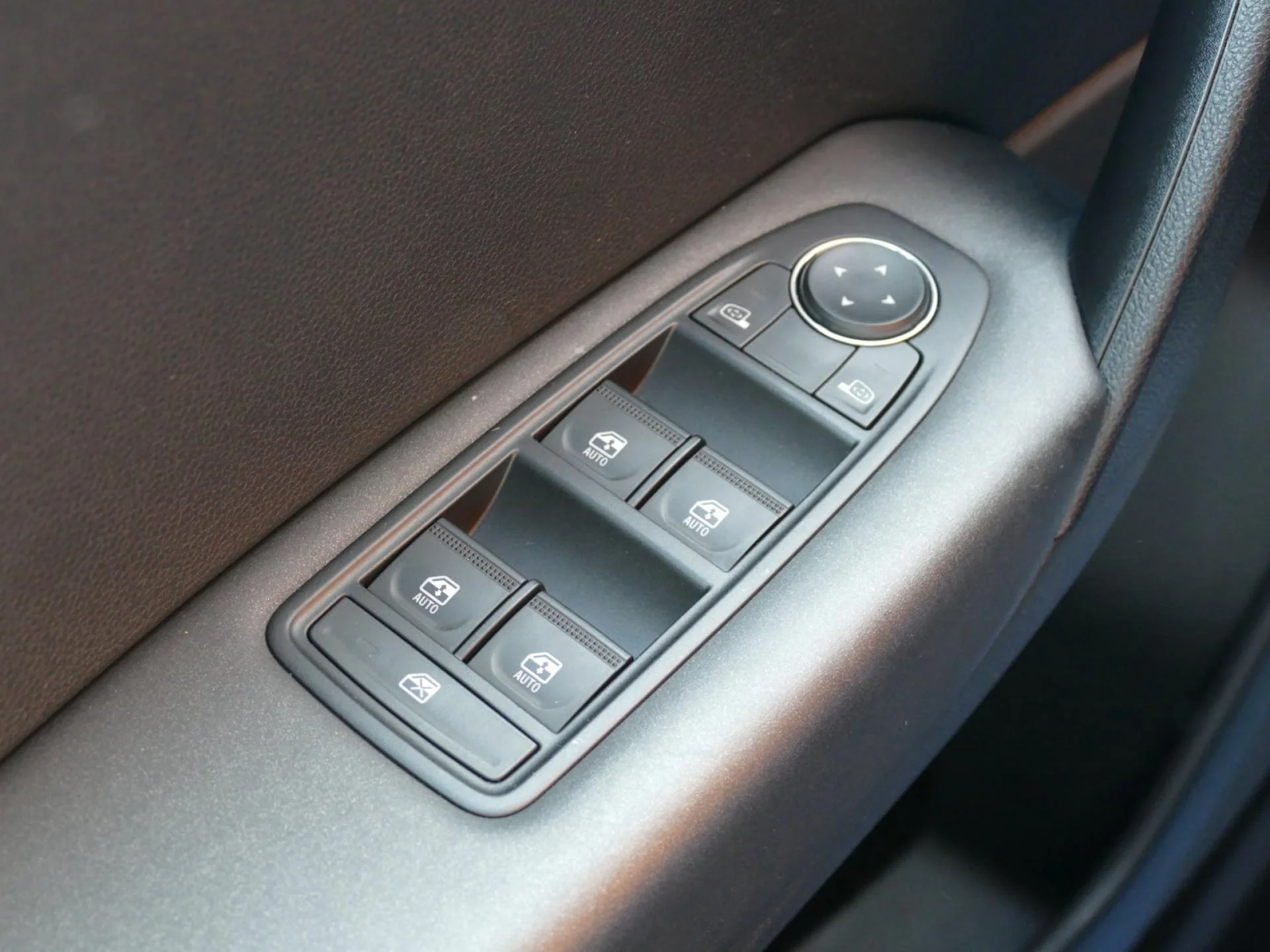 RENAULT CAPTUR - Miniature 24 sur 32 - Cliquer pour voir cette photo