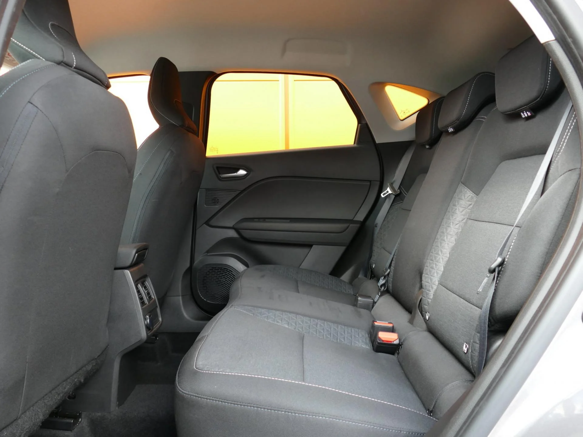 RENAULT CAPTUR - Miniature 8 sur 32 - Cliquer pour voir cette photo