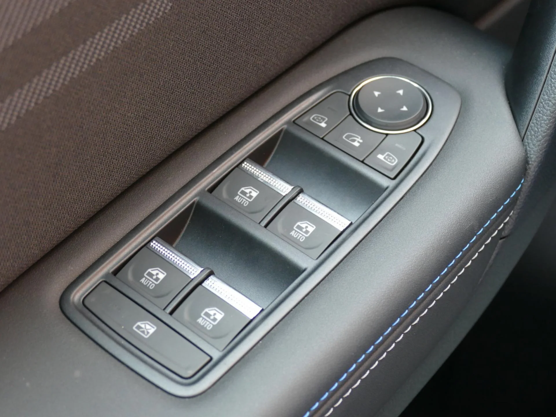 RENAULT CAPTUR - Miniature 16 sur 33 - Cliquer pour voir cette photo