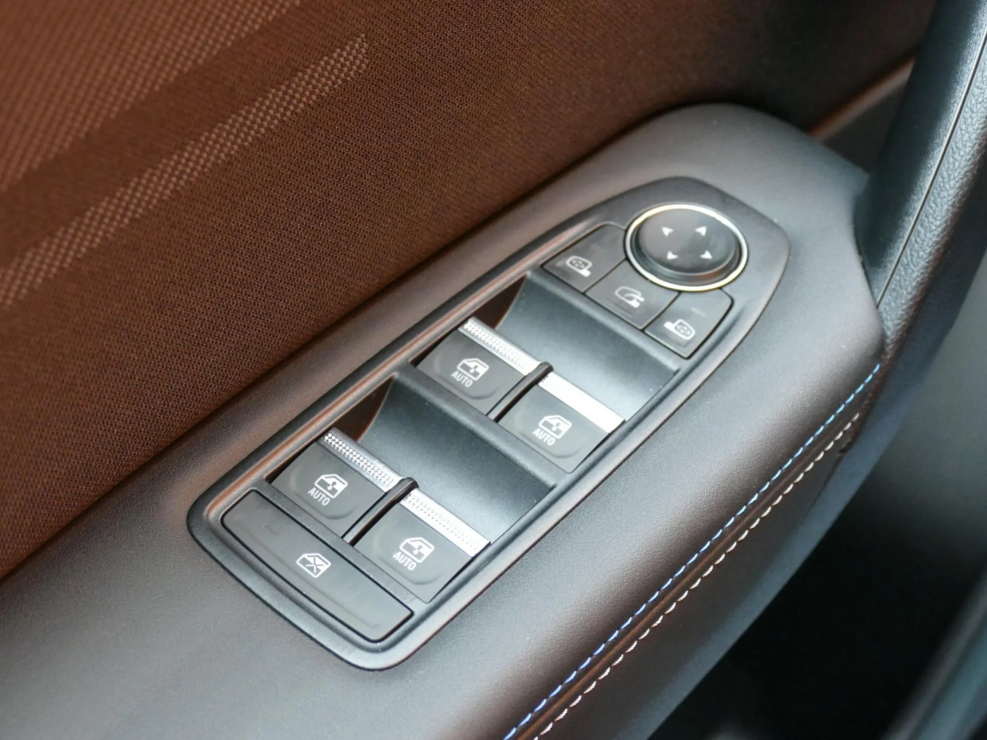 RENAULT CAPTUR - Miniature 24 sur 33 - Cliquer pour voir cette photo