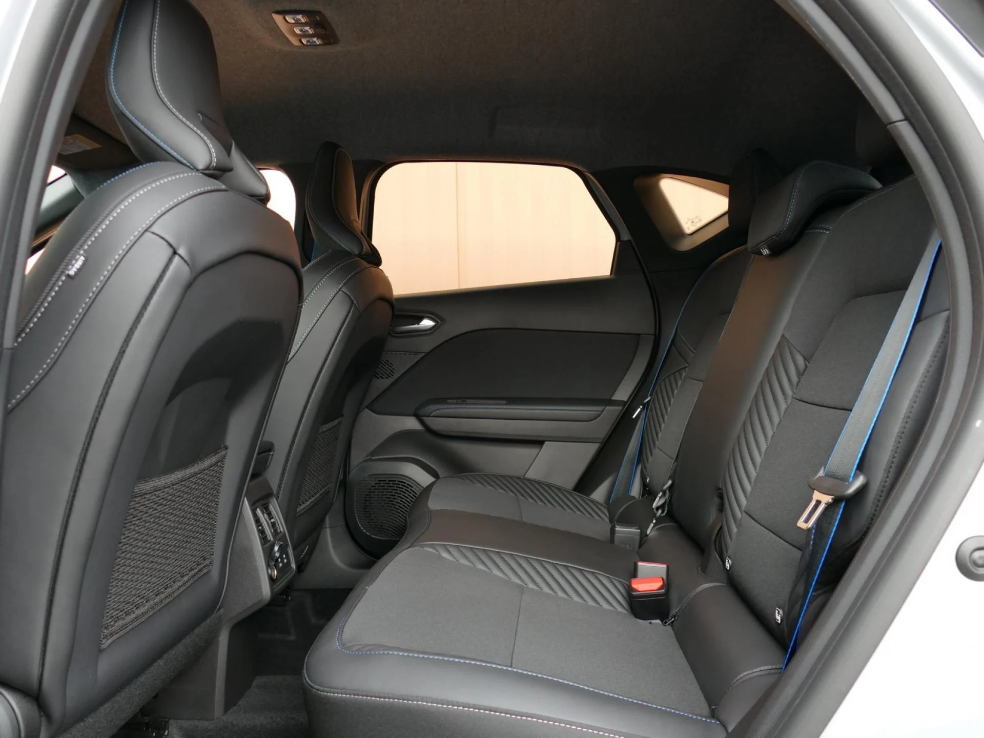 RENAULT CAPTUR - Miniature 24 sur 32 - Cliquer pour voir cette photo