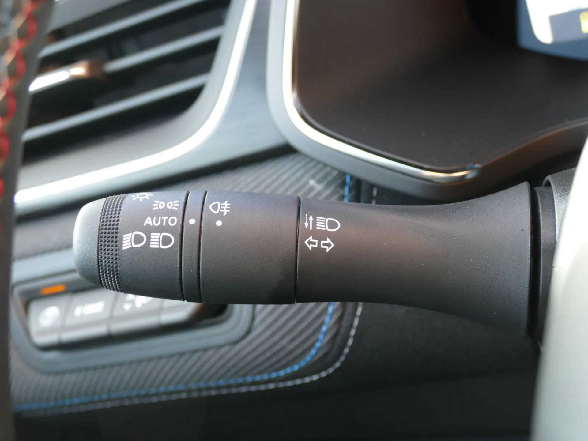 RENAULT CAPTUR - Miniature 29 sur 33 - Cliquer pour voir cette photo