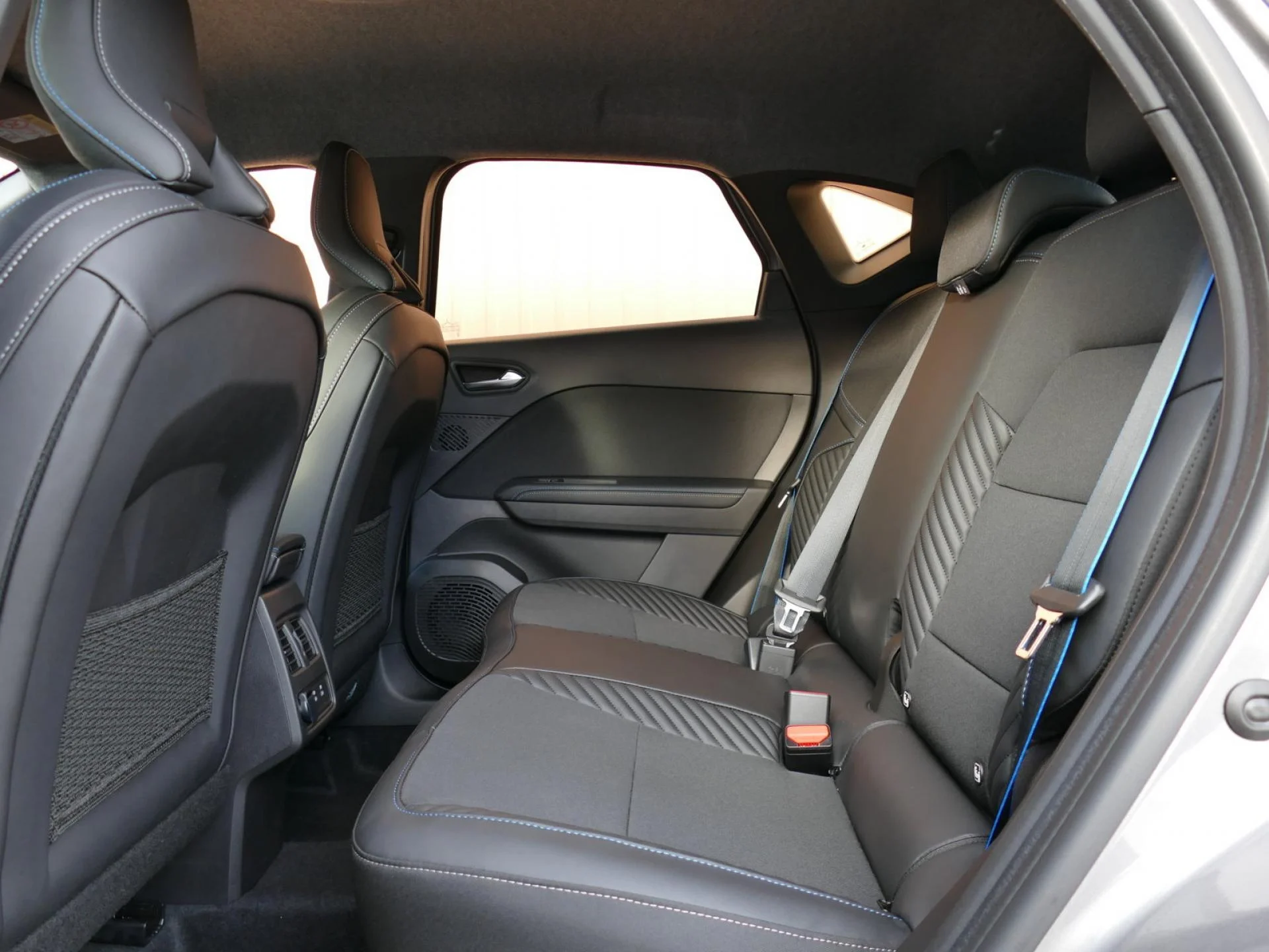 RENAULT CAPTUR - Miniature 3 sur 33 - Cliquer pour voir cette photo