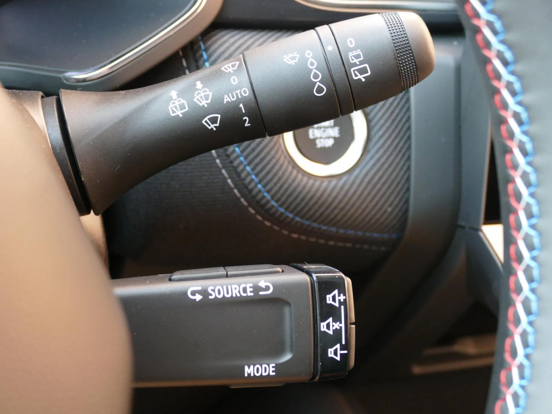 RENAULT CAPTUR - Miniature 30 sur 33 - Cliquer pour voir cette photo