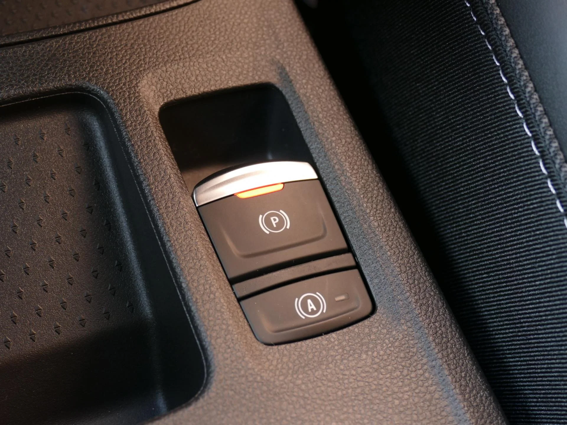RENAULT CAPTUR - Miniature 24 sur 33 - Cliquer pour voir cette photo