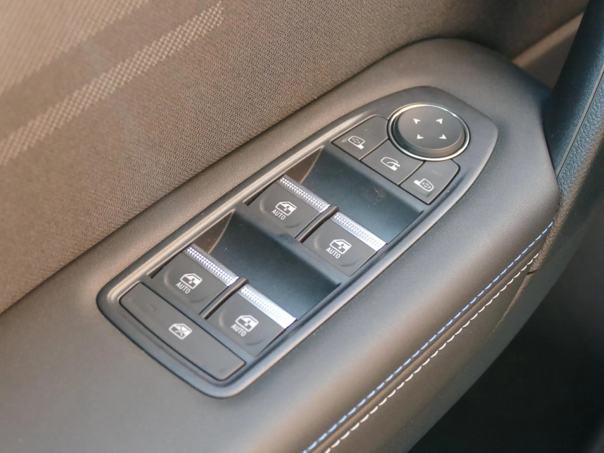 RENAULT CAPTUR - Miniature 12 sur 33 - Cliquer pour voir cette photo