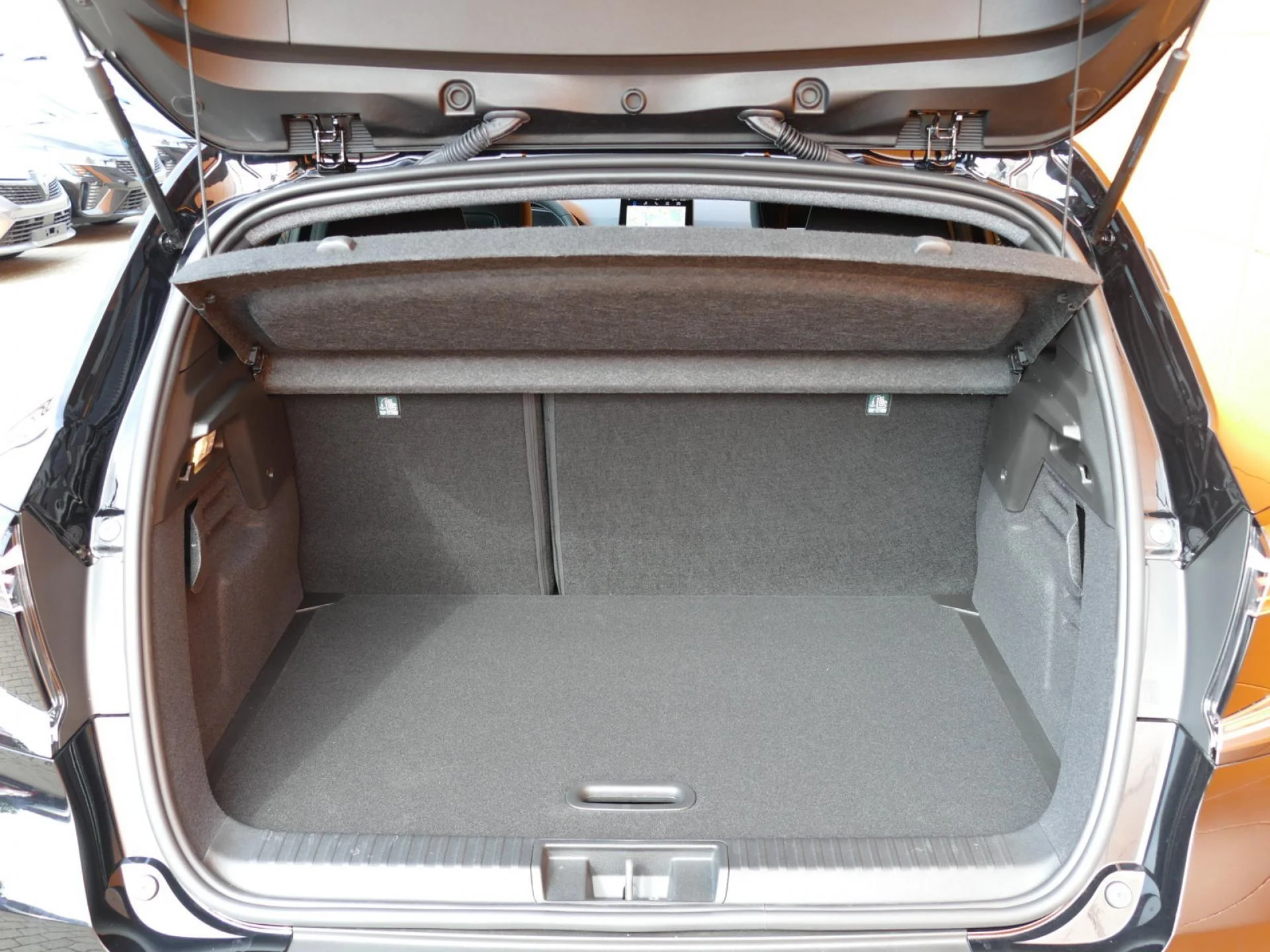 RENAULT CAPTUR - Miniature 8 sur 32 - Cliquer pour voir cette photo