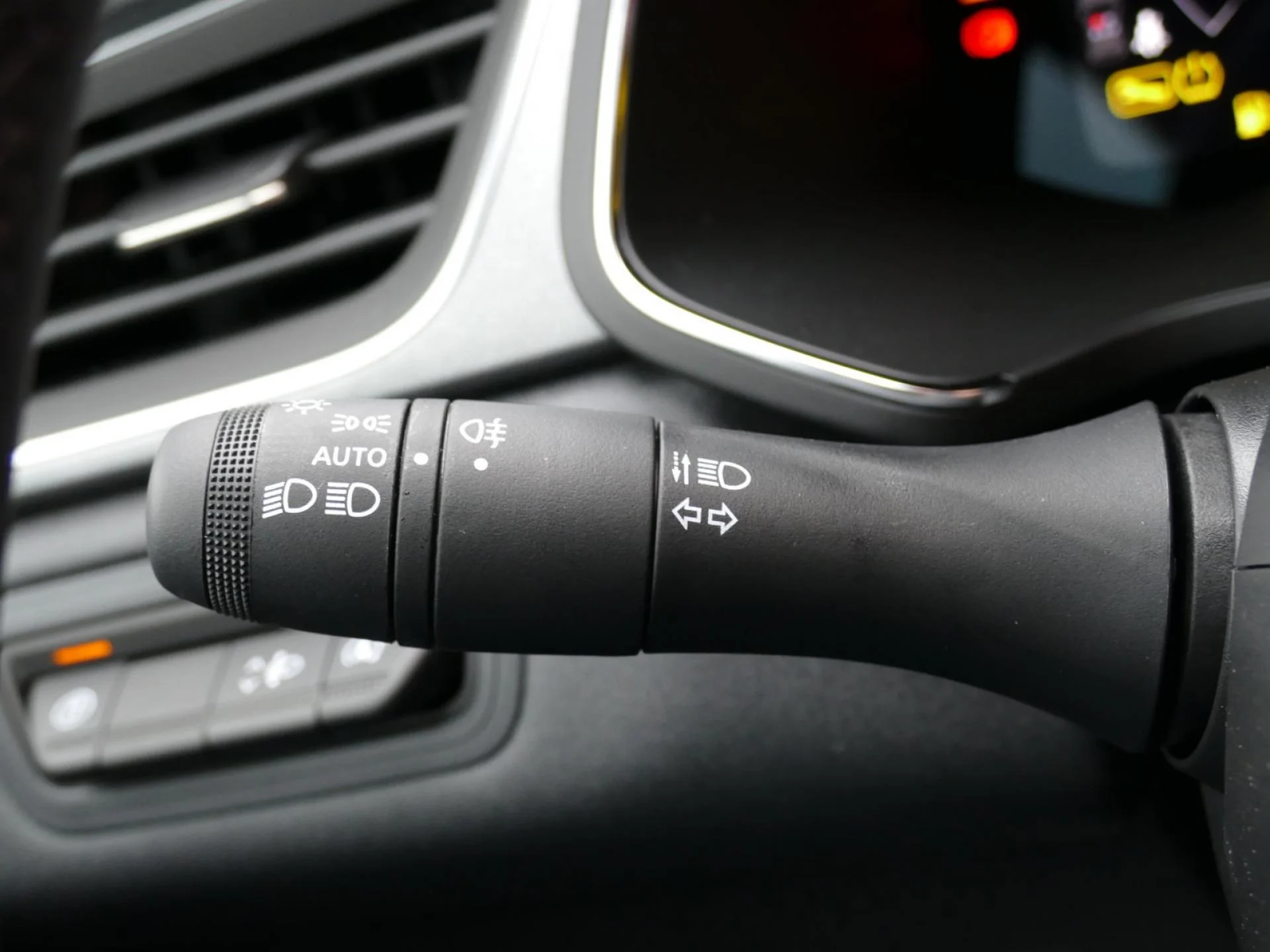 RENAULT CAPTUR - Miniature 15 sur 32 - Cliquer pour voir cette photo