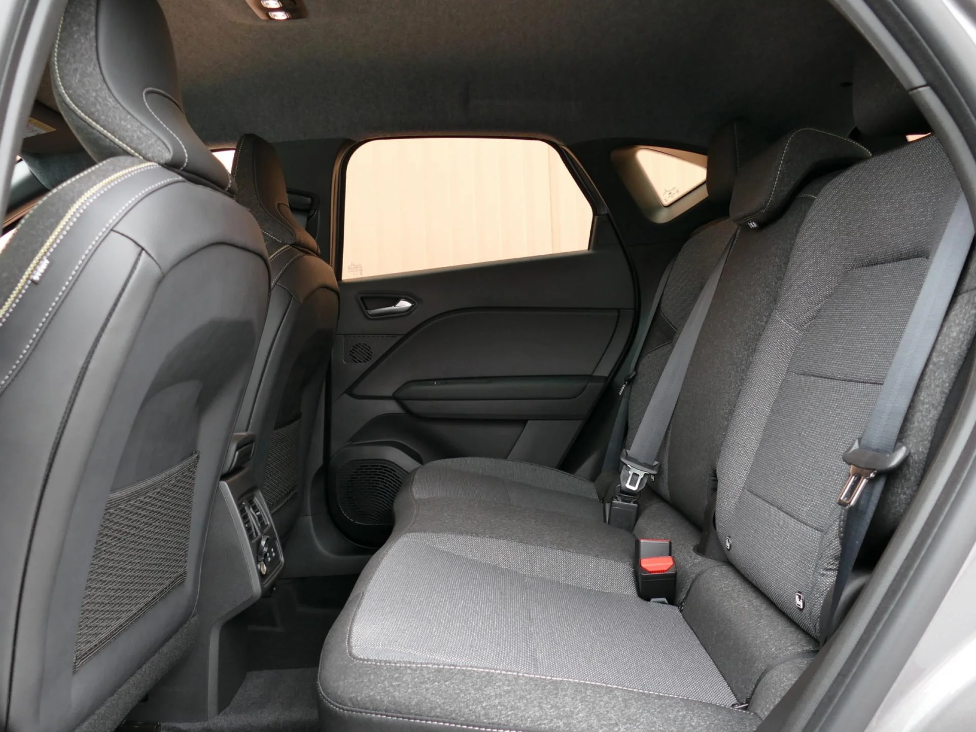 RENAULT CAPTUR - Miniature 14 sur 32 - Cliquer pour voir cette photo