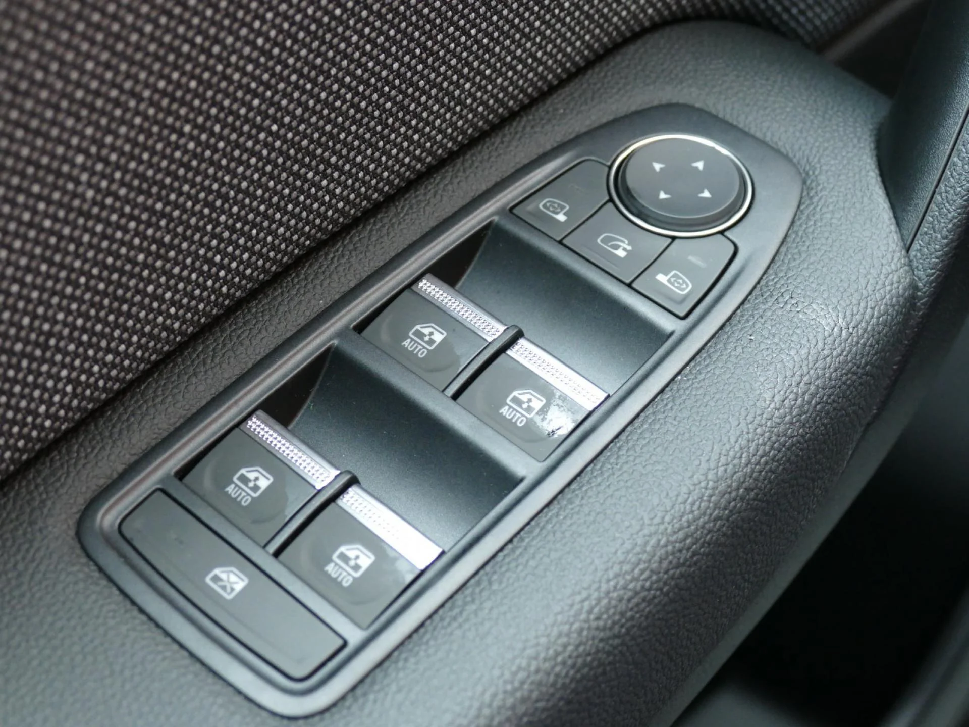 RENAULT CAPTUR - Miniature 32 sur 32 - Cliquer pour voir cette photo