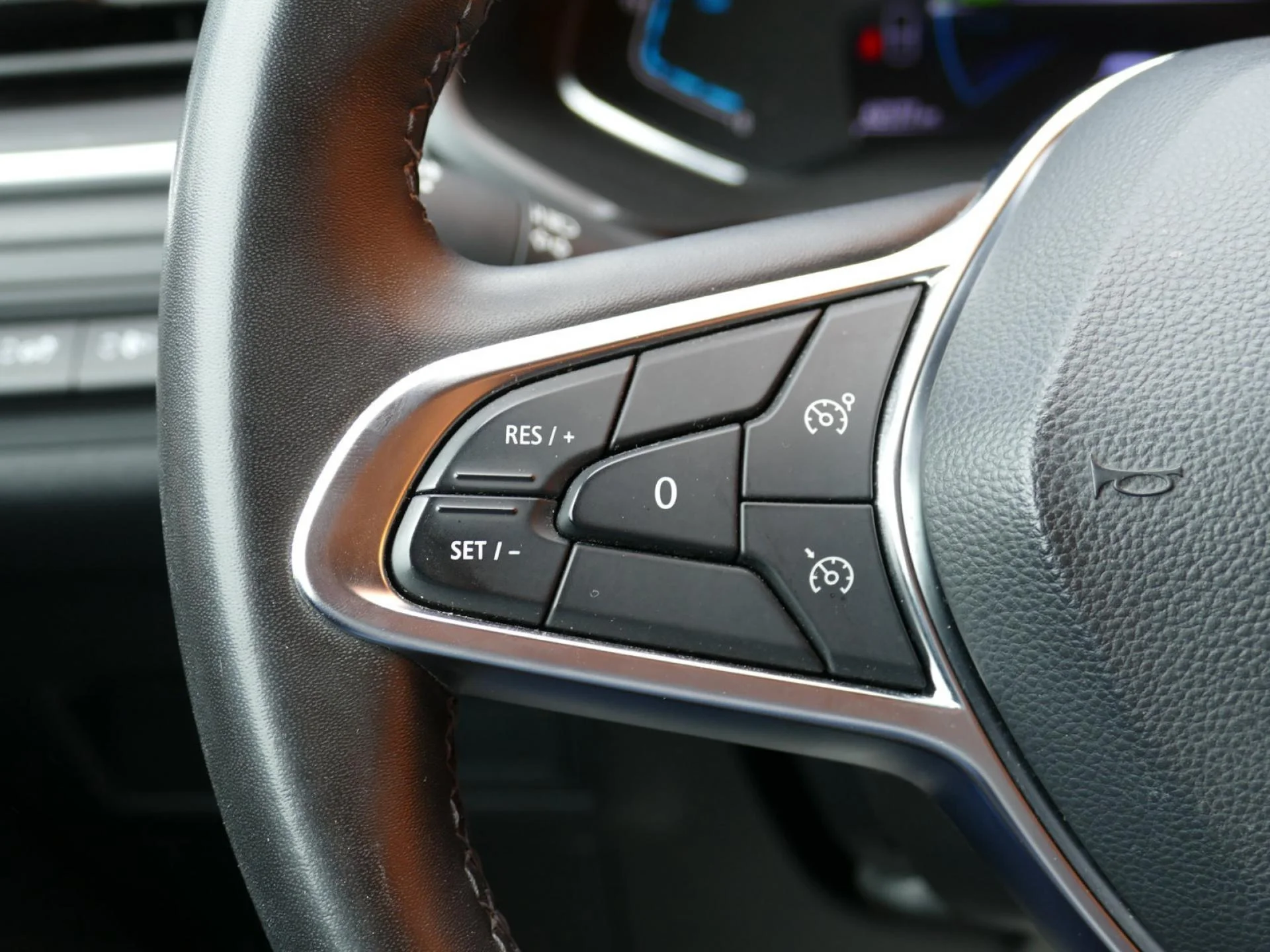 RENAULT CAPTUR - Miniature 17 sur 31 - Cliquer pour voir cette photo