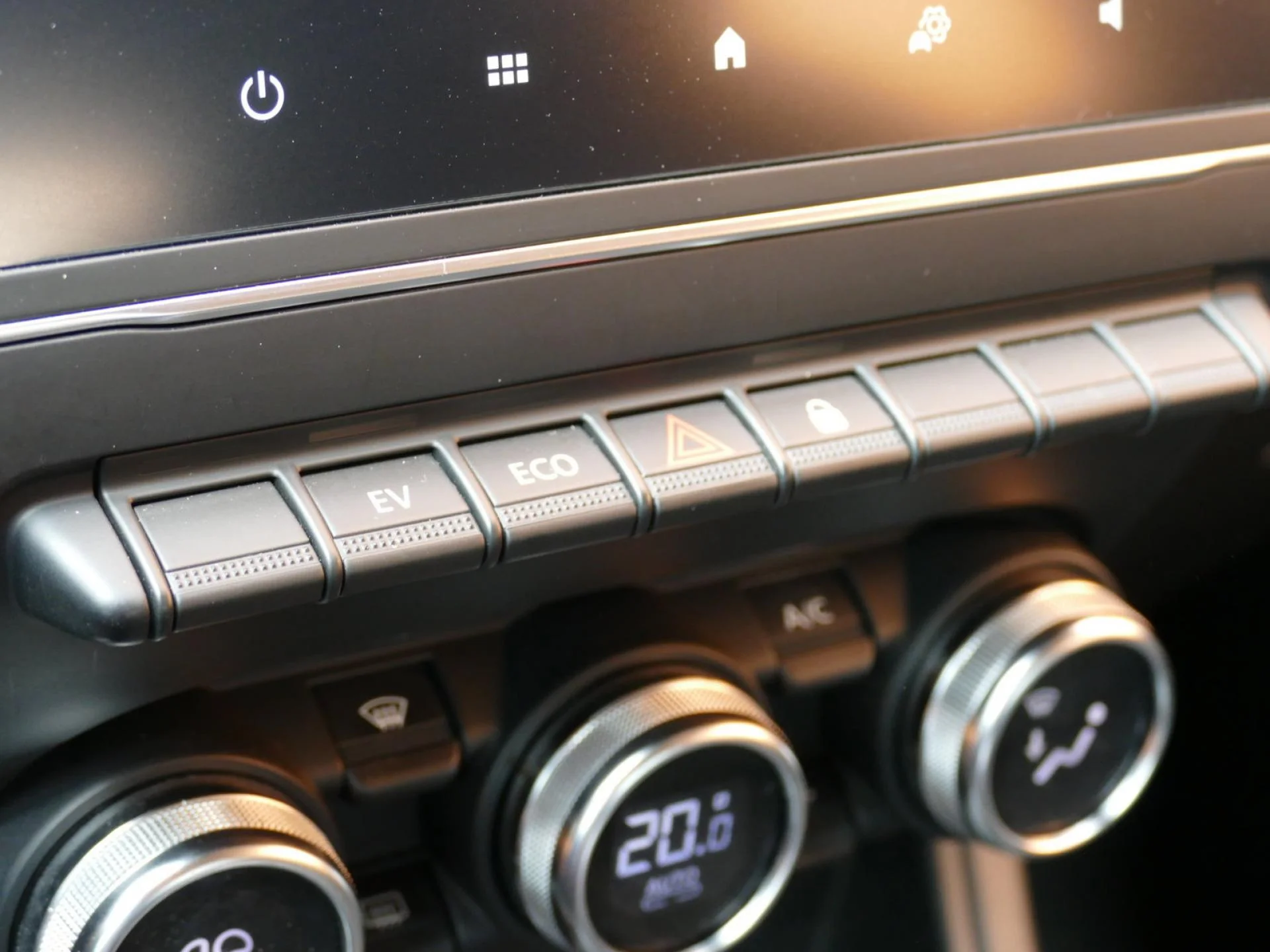 RENAULT CAPTUR - Miniature 20 sur 31 - Cliquer pour voir cette photo