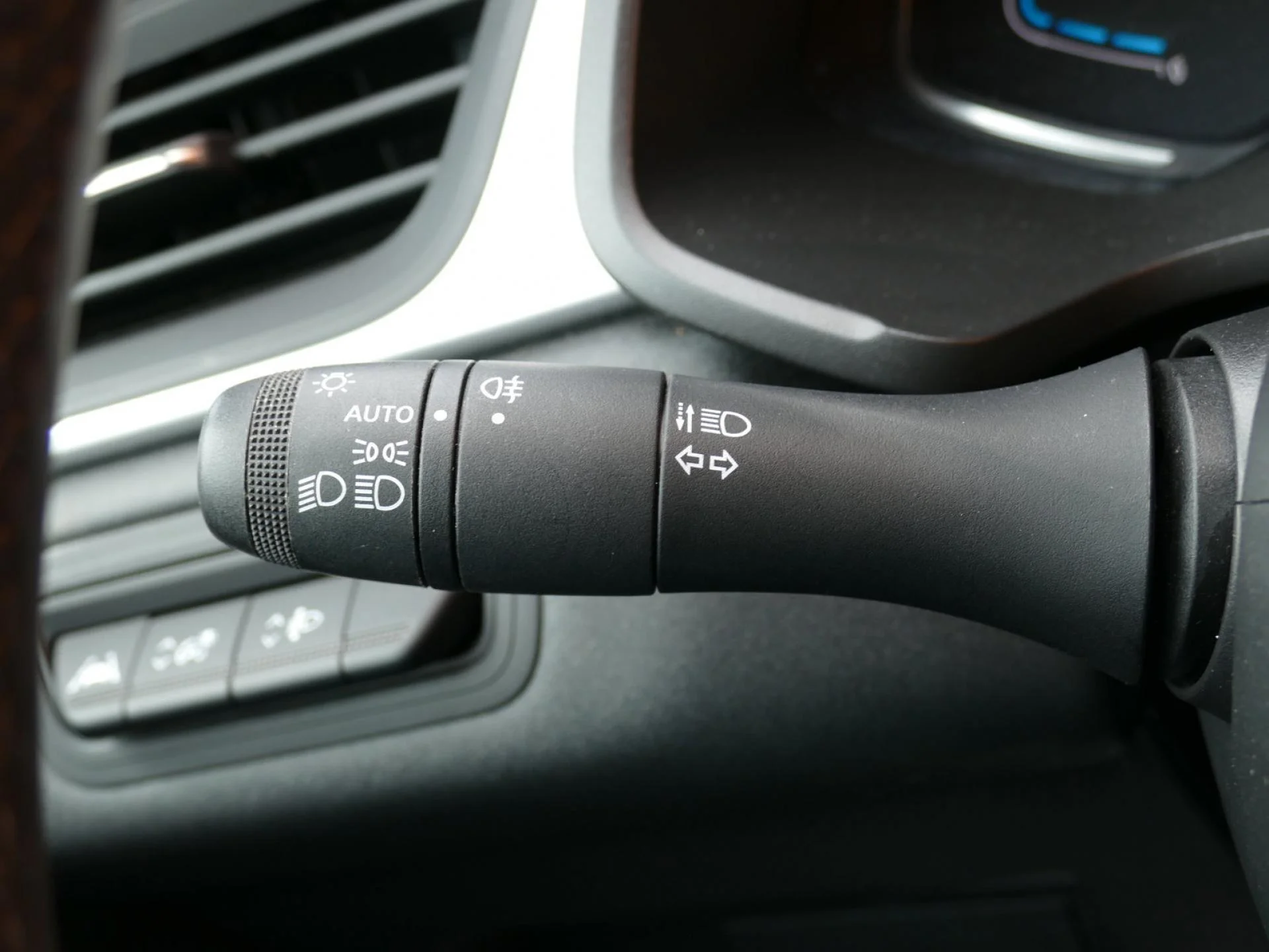 RENAULT CAPTUR - Miniature 24 sur 31 - Cliquer pour voir cette photo