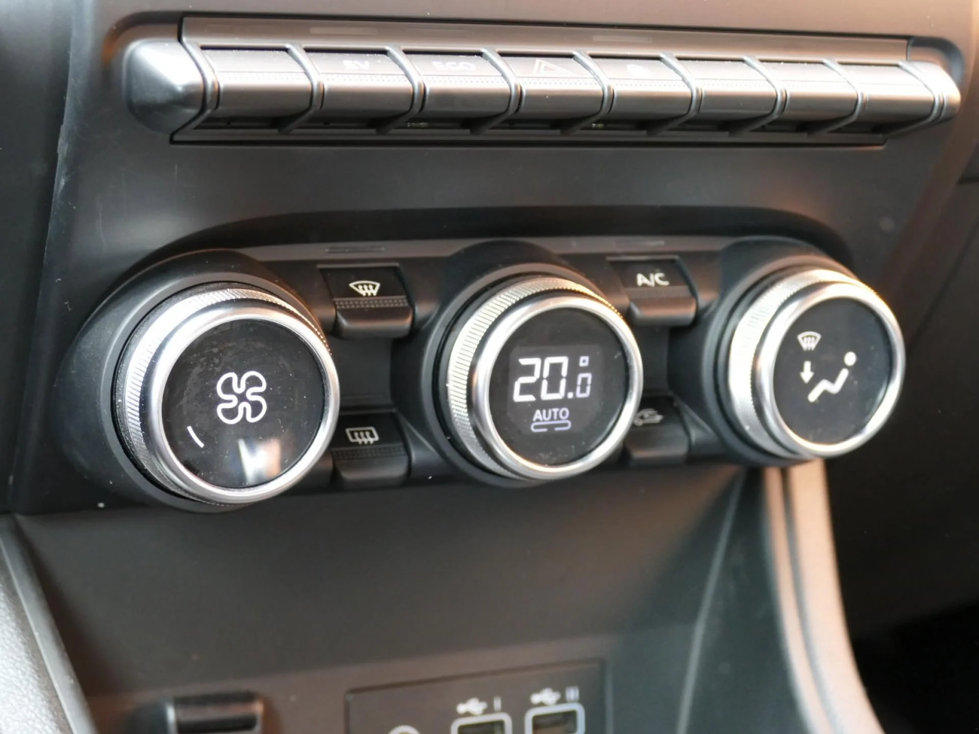 RENAULT CAPTUR - Miniature 9 sur 31 - Cliquer pour voir cette photo