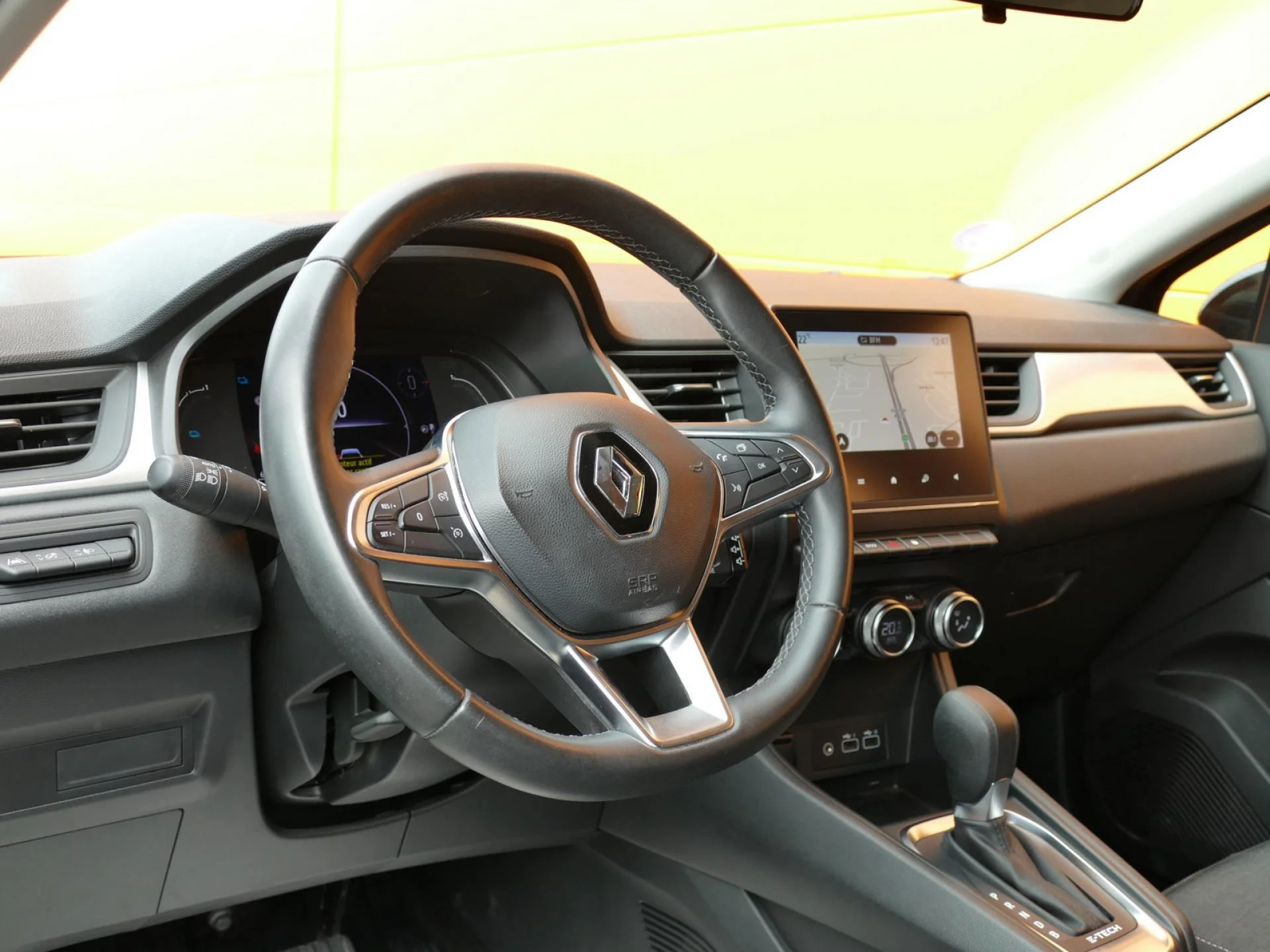 RENAULT CAPTUR - Miniature 15 sur 31 - Cliquer pour voir cette photo
