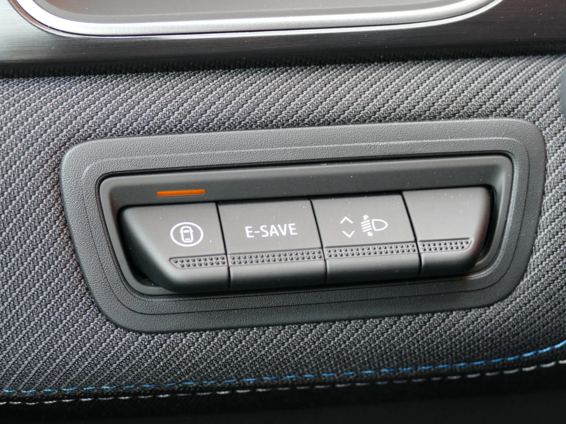 RENAULT CAPTUR - Miniature 19 sur 33 - Cliquer pour voir cette photo