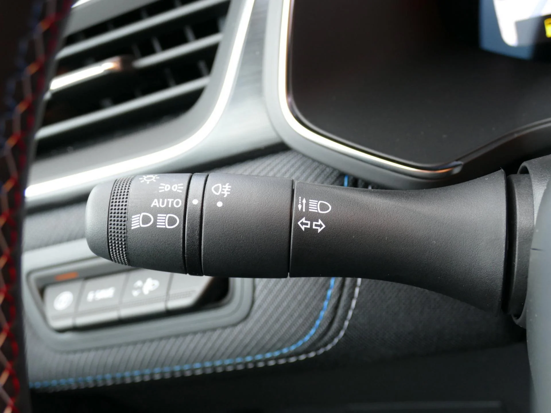 RENAULT CAPTUR - Miniature 25 sur 33 - Cliquer pour voir cette photo