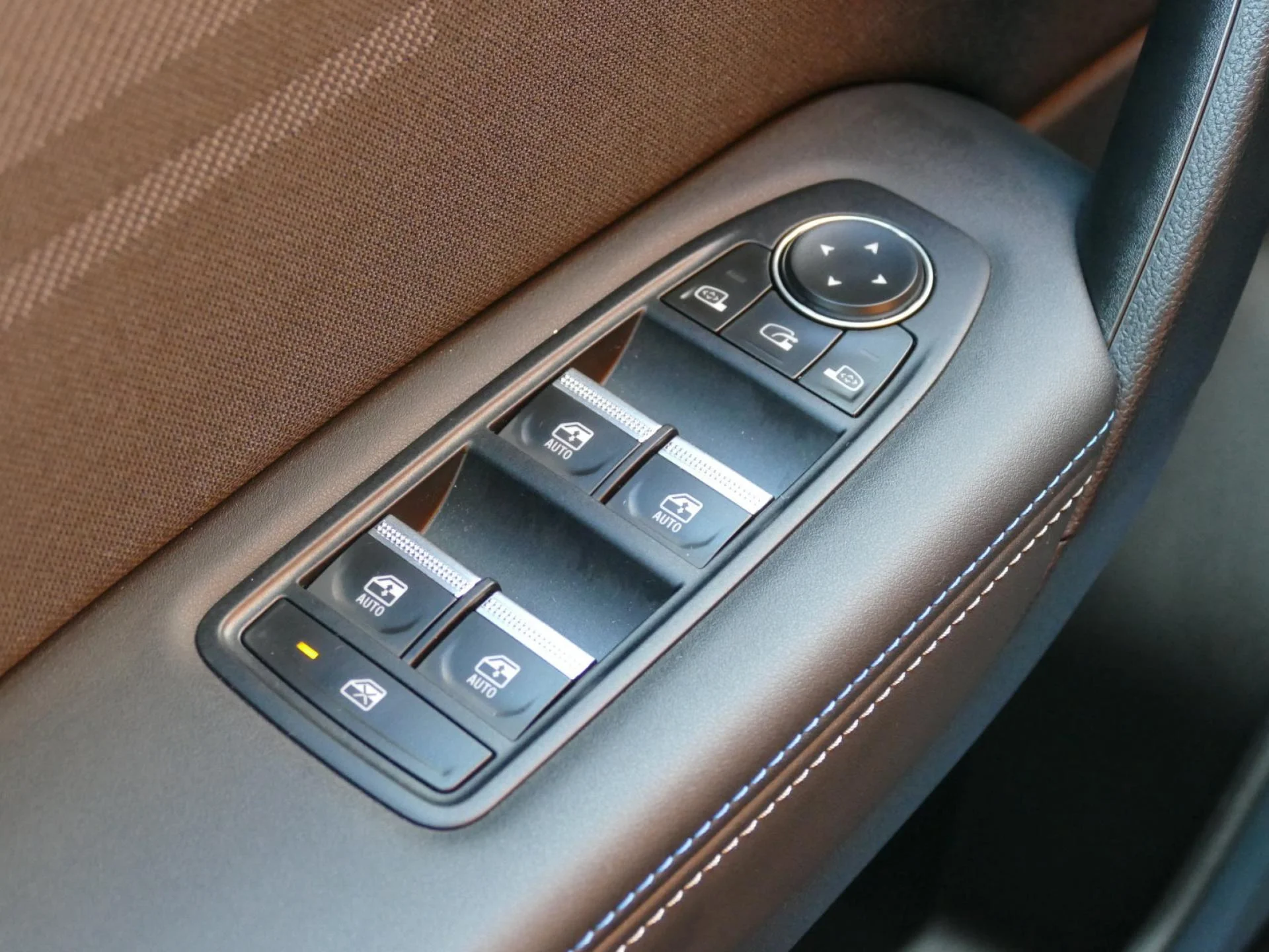 RENAULT CAPTUR - Miniature 24 sur 33 - Cliquer pour voir cette photo