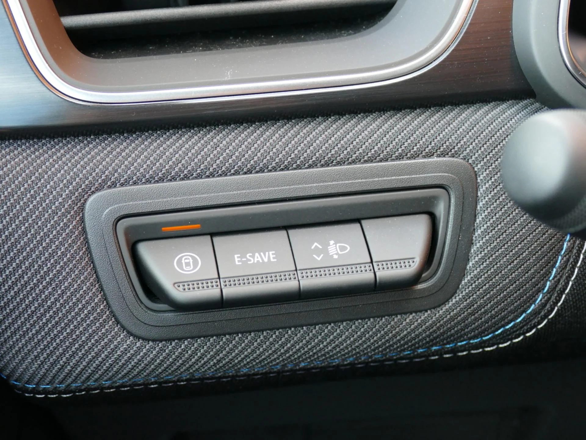 RENAULT CAPTUR - Miniature 19 sur 33 - Cliquer pour voir cette photo