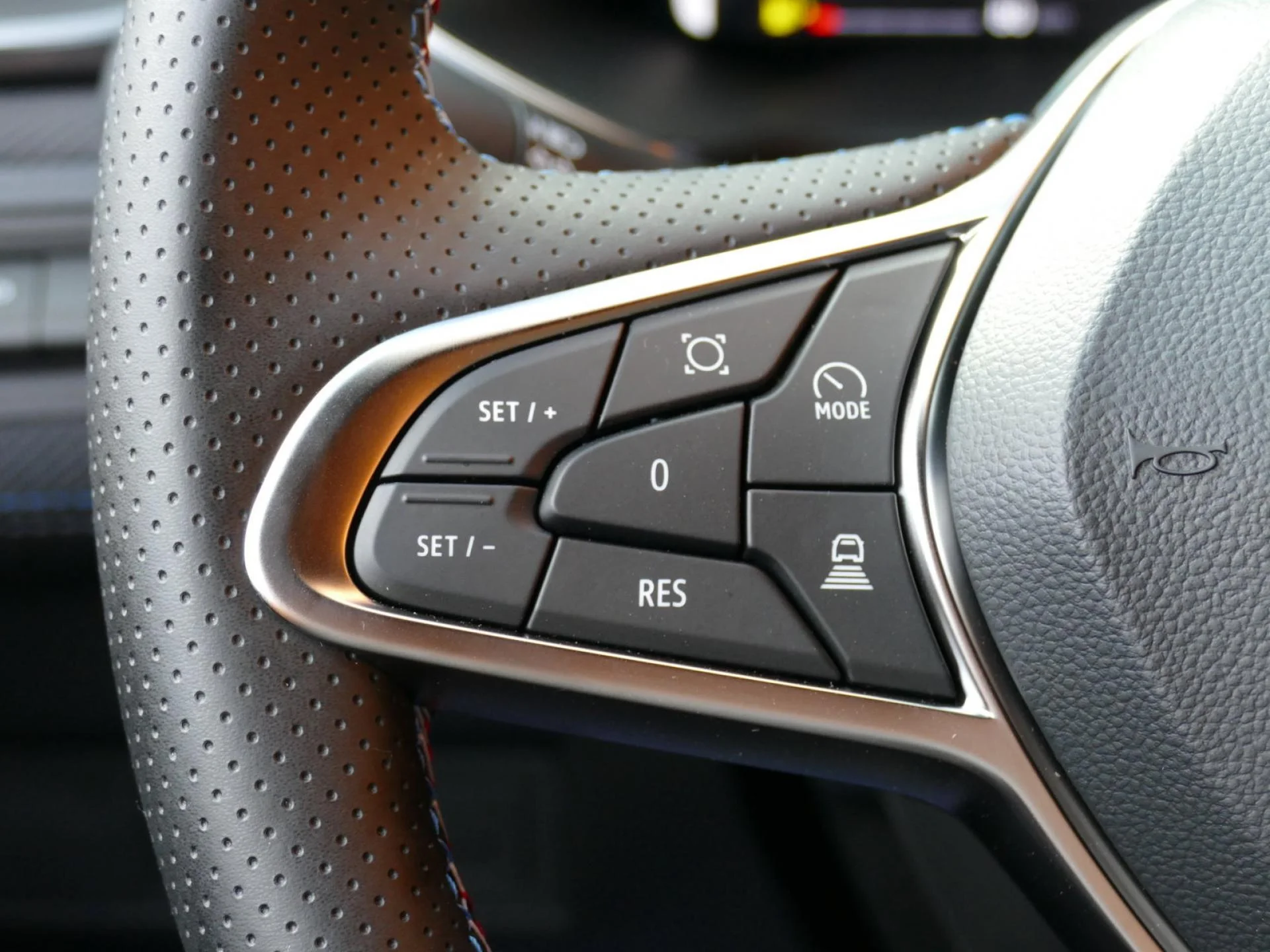 RENAULT CAPTUR - Miniature 17 sur 33 - Cliquer pour voir cette photo