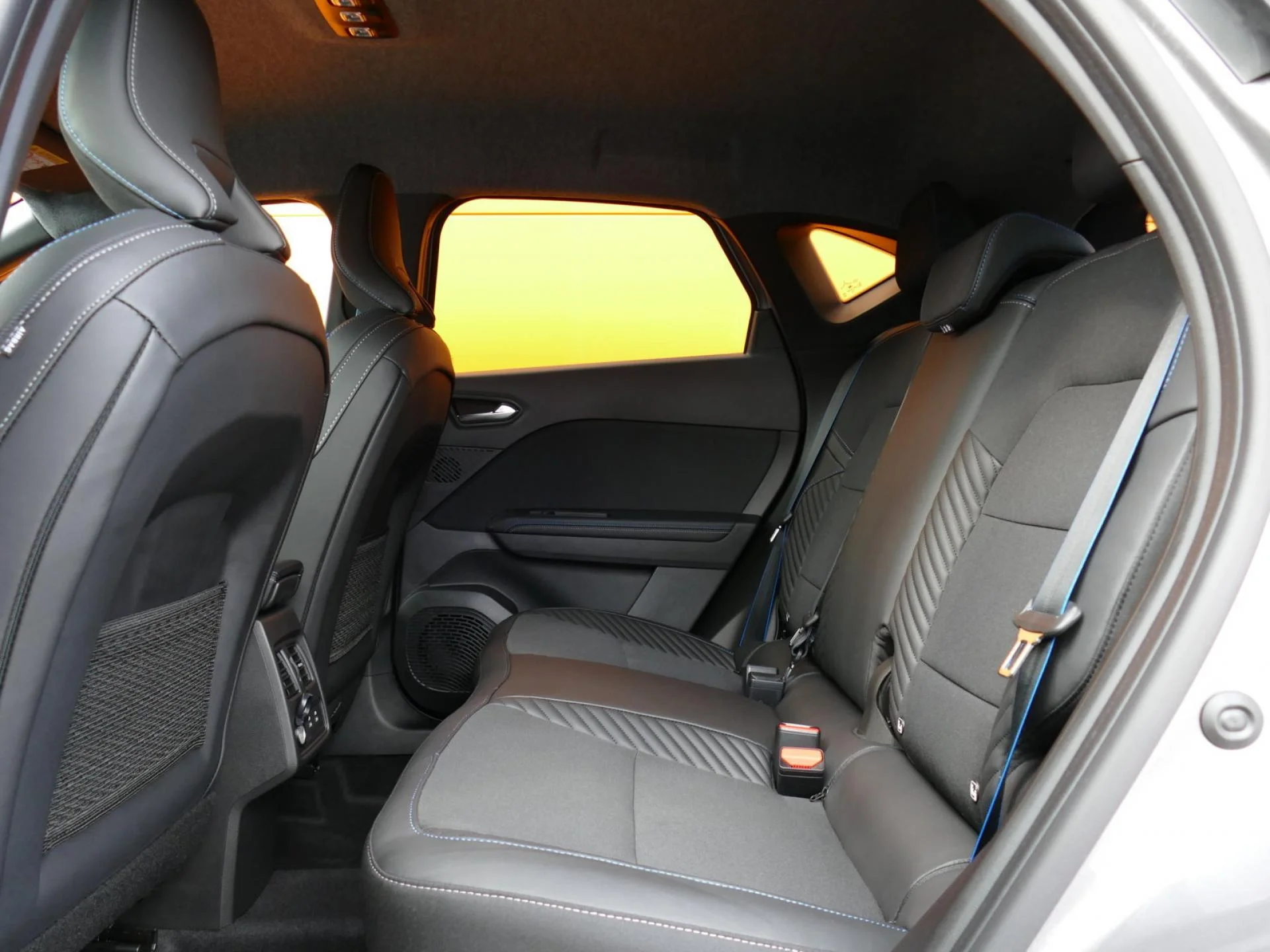 RENAULT CAPTUR - Miniature 7 sur 33 - Cliquer pour voir cette photo