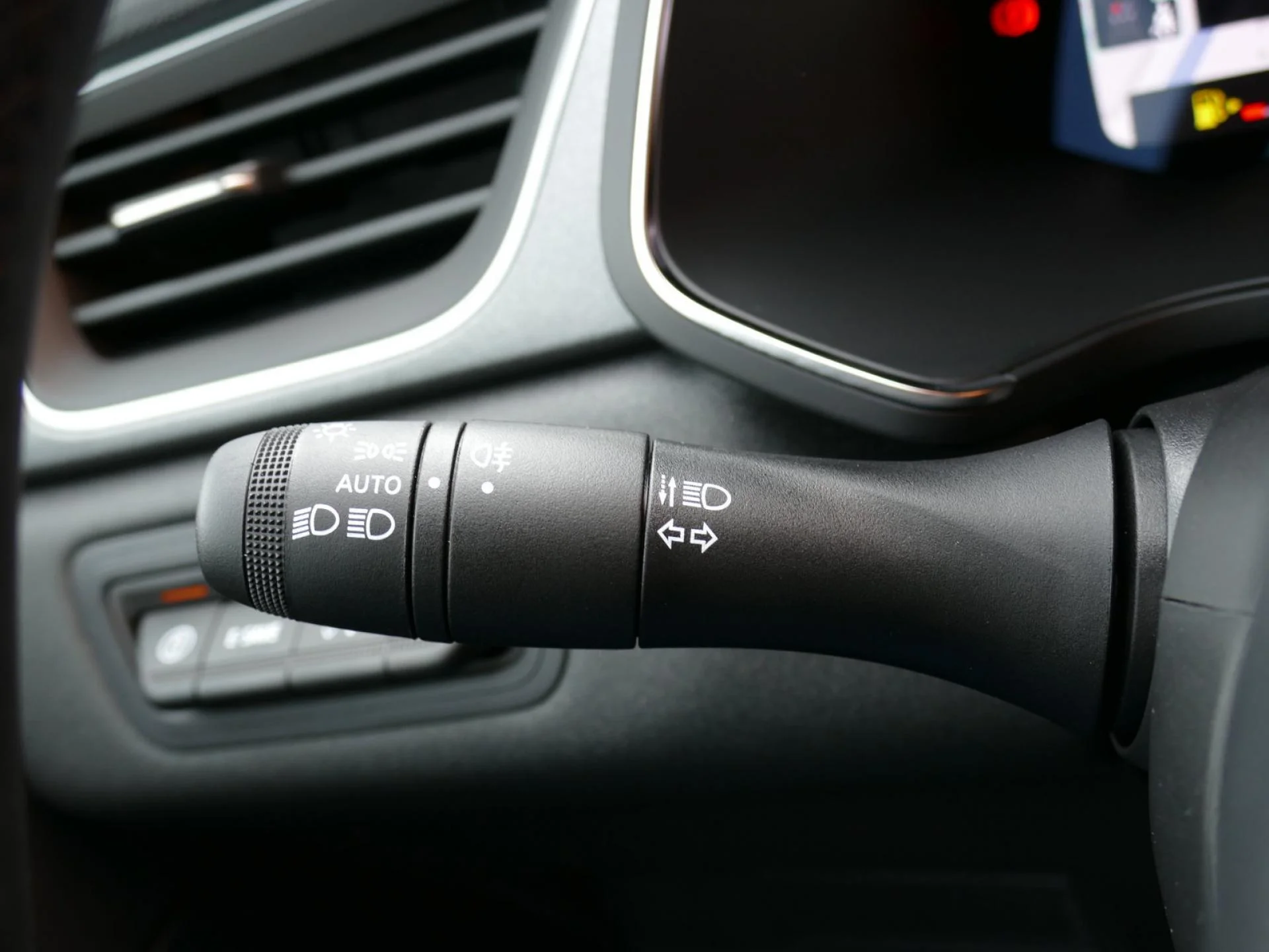 RENAULT CAPTUR - Miniature 20 sur 26 - Cliquer pour voir cette photo