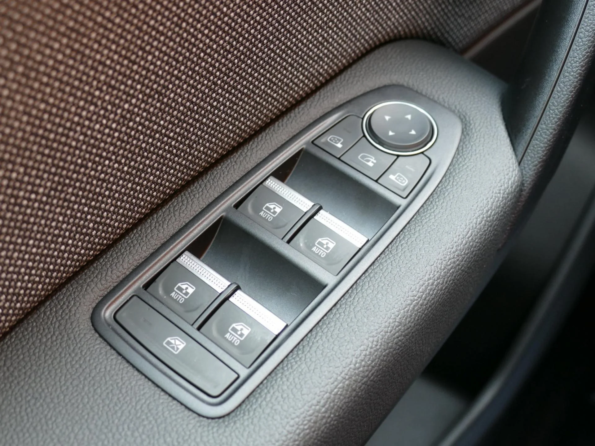 RENAULT CAPTUR - Miniature 19 sur 26 - Cliquer pour voir cette photo