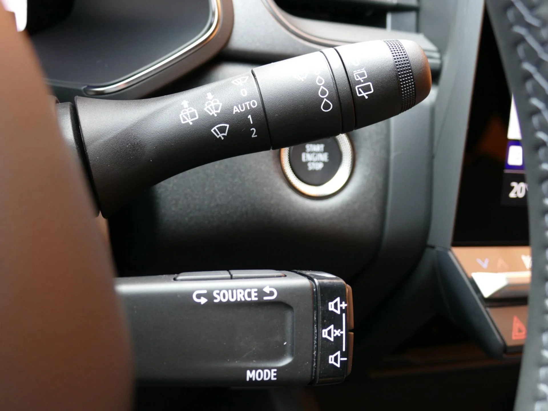 RENAULT CAPTUR - Miniature 21 sur 26 - Cliquer pour voir cette photo
