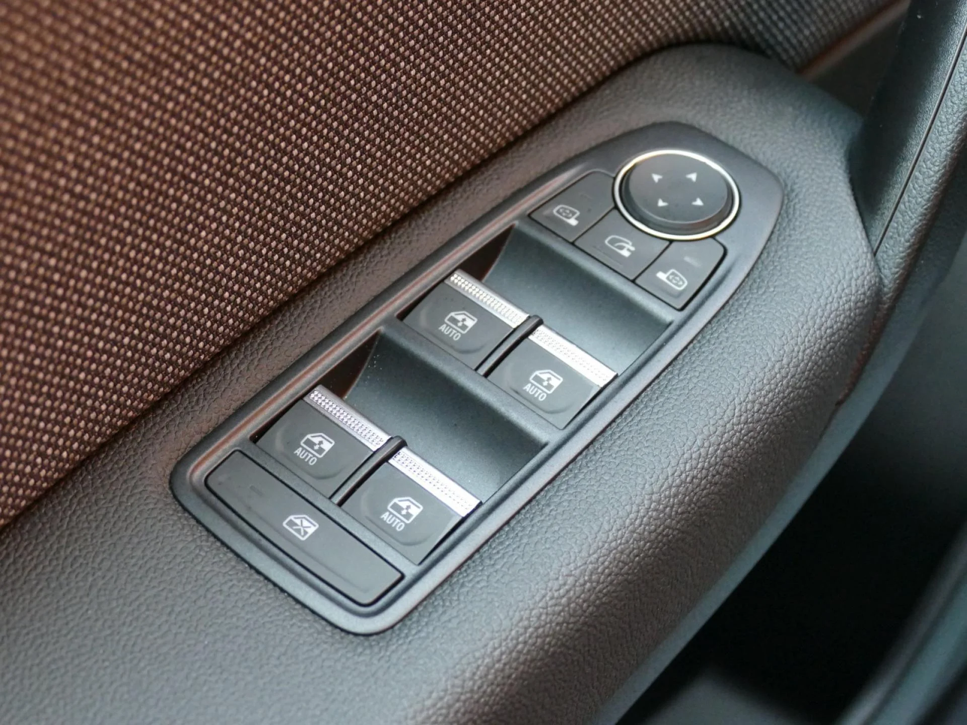 RENAULT CAPTUR - Miniature 24 sur 32 - Cliquer pour voir cette photo