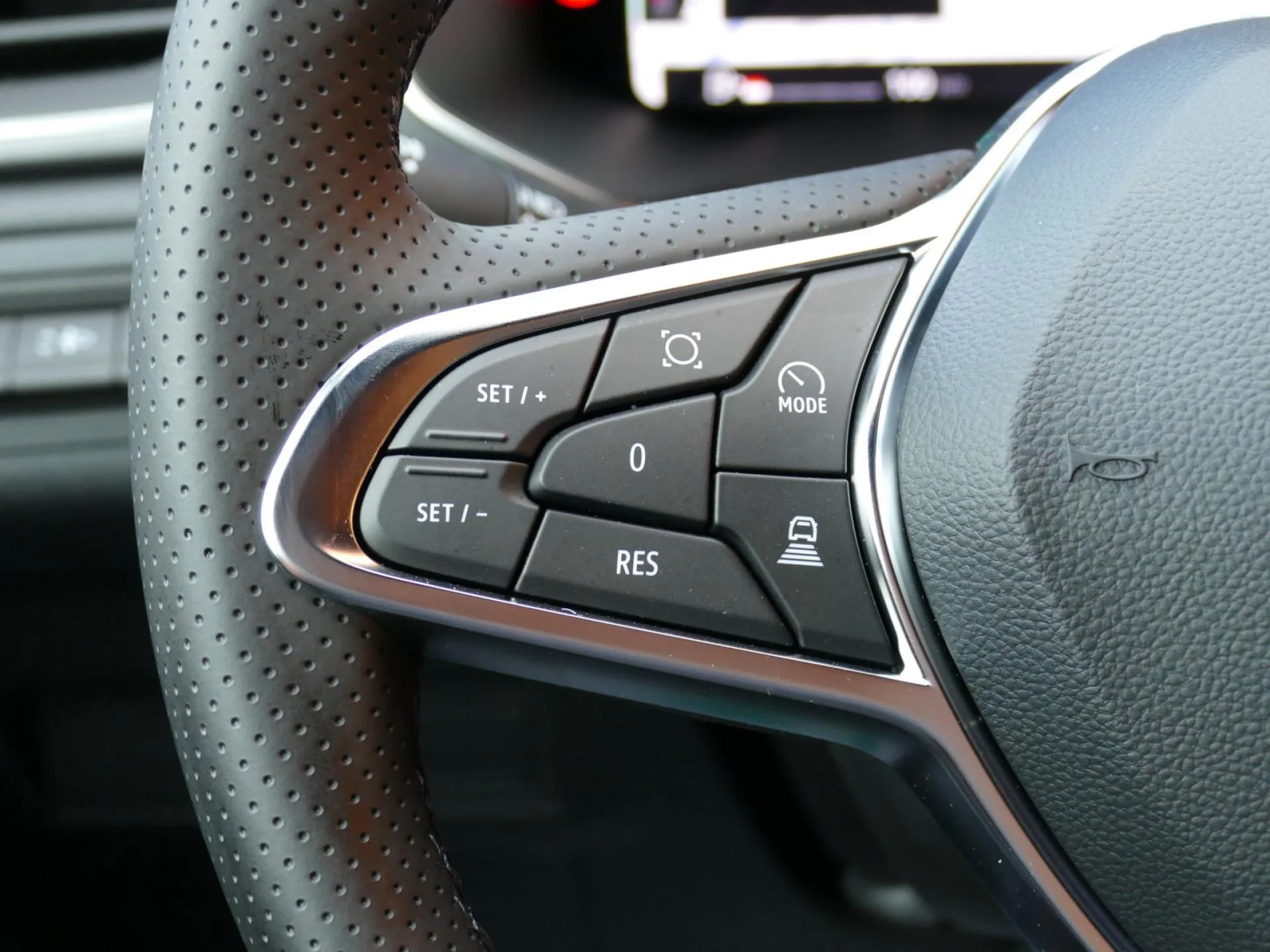 RENAULT CAPTUR - Miniature 16 sur 32 - Cliquer pour voir cette photo
