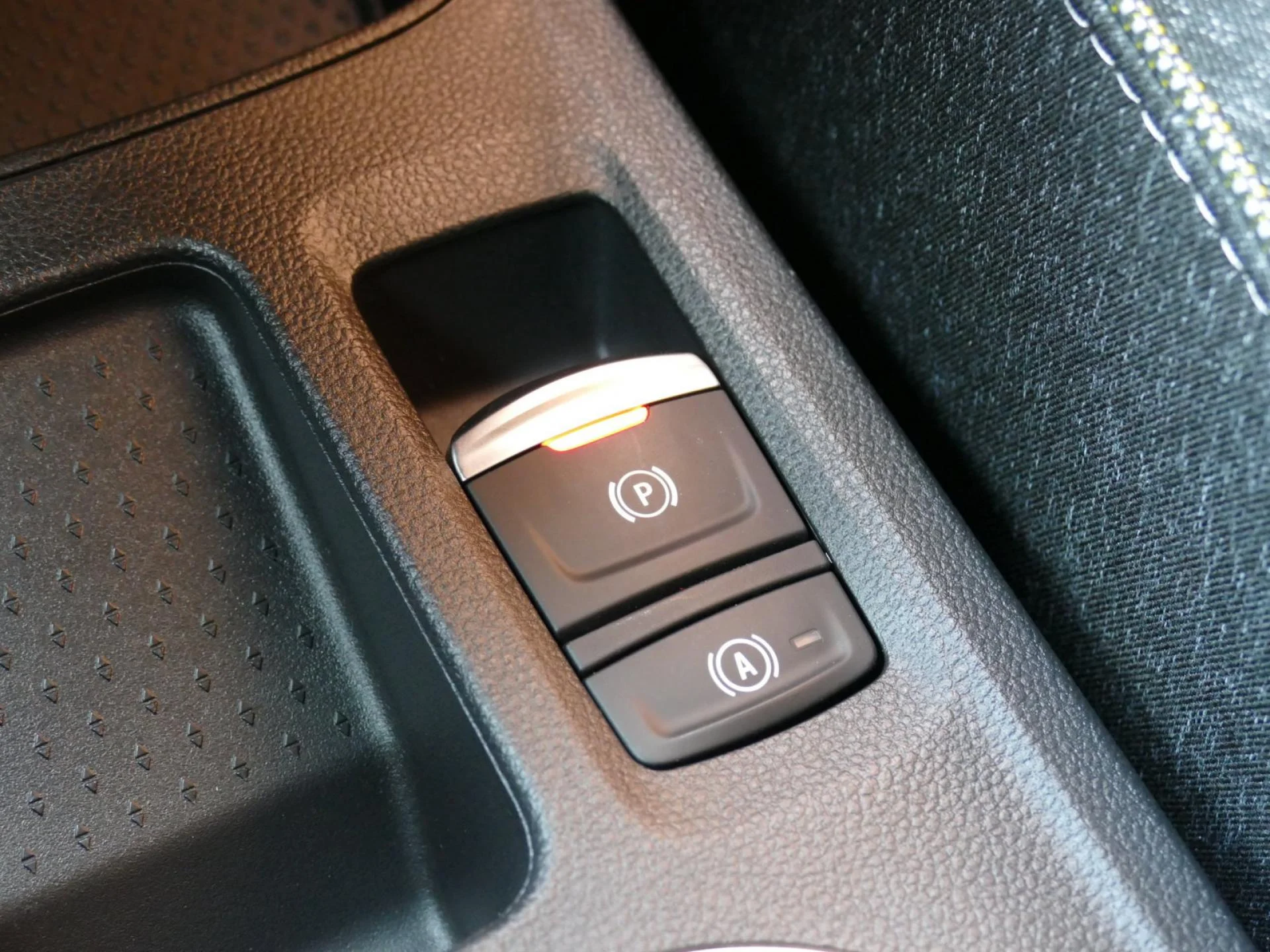 RENAULT CAPTUR - Miniature 19 sur 32 - Cliquer pour voir cette photo