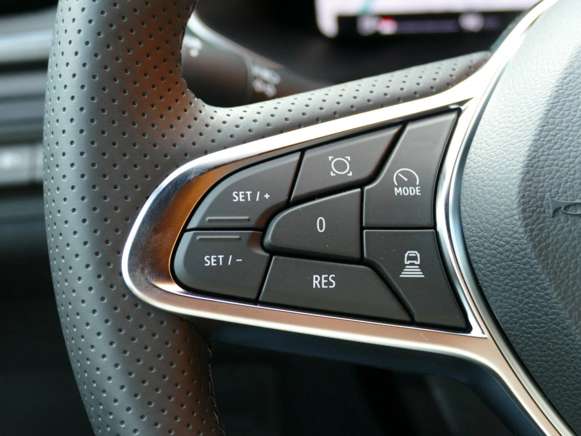 RENAULT CAPTUR - Miniature 16 sur 32 - Cliquer pour voir cette photo