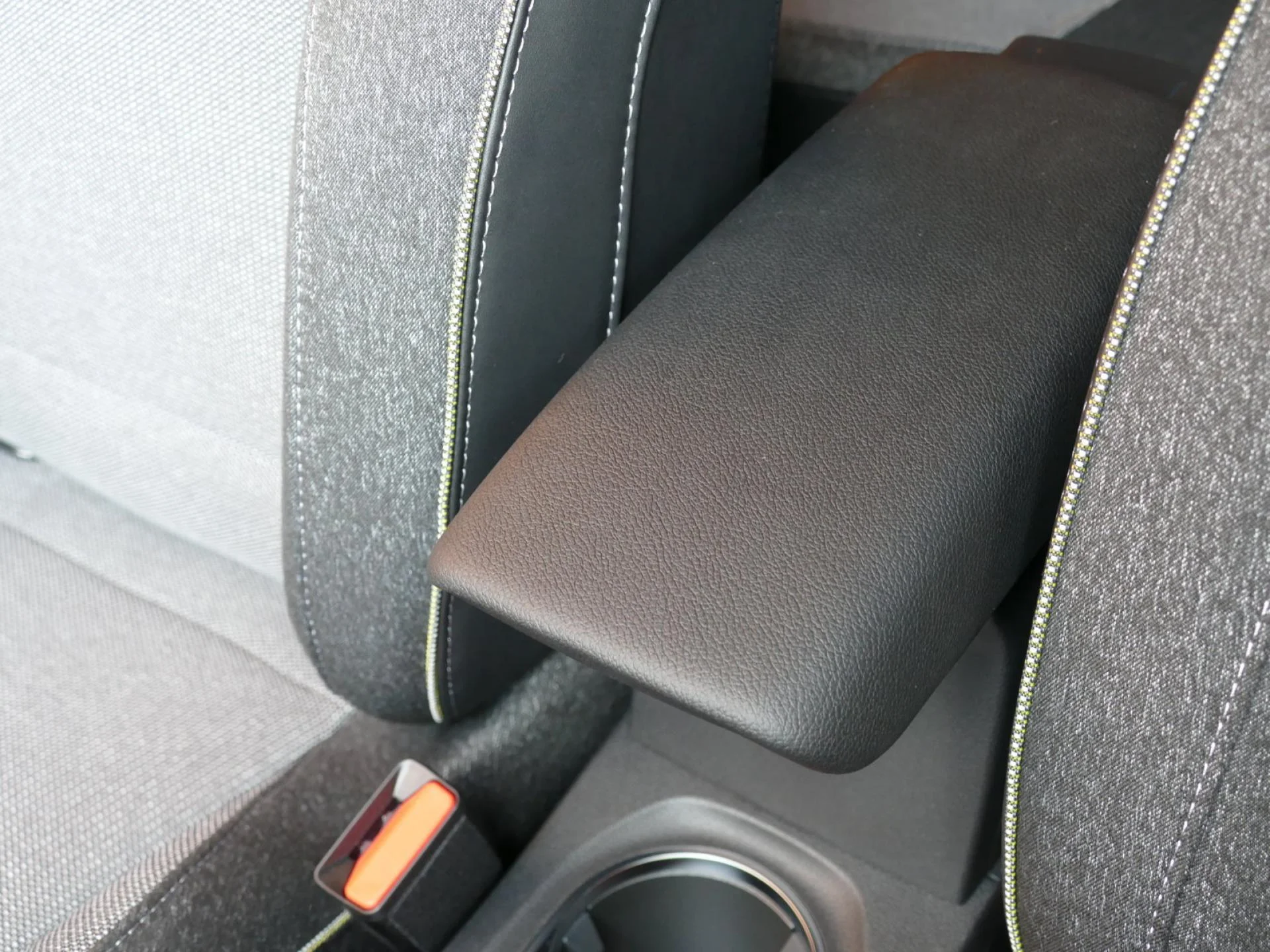 RENAULT CAPTUR - Miniature 22 sur 32 - Cliquer pour voir cette photo